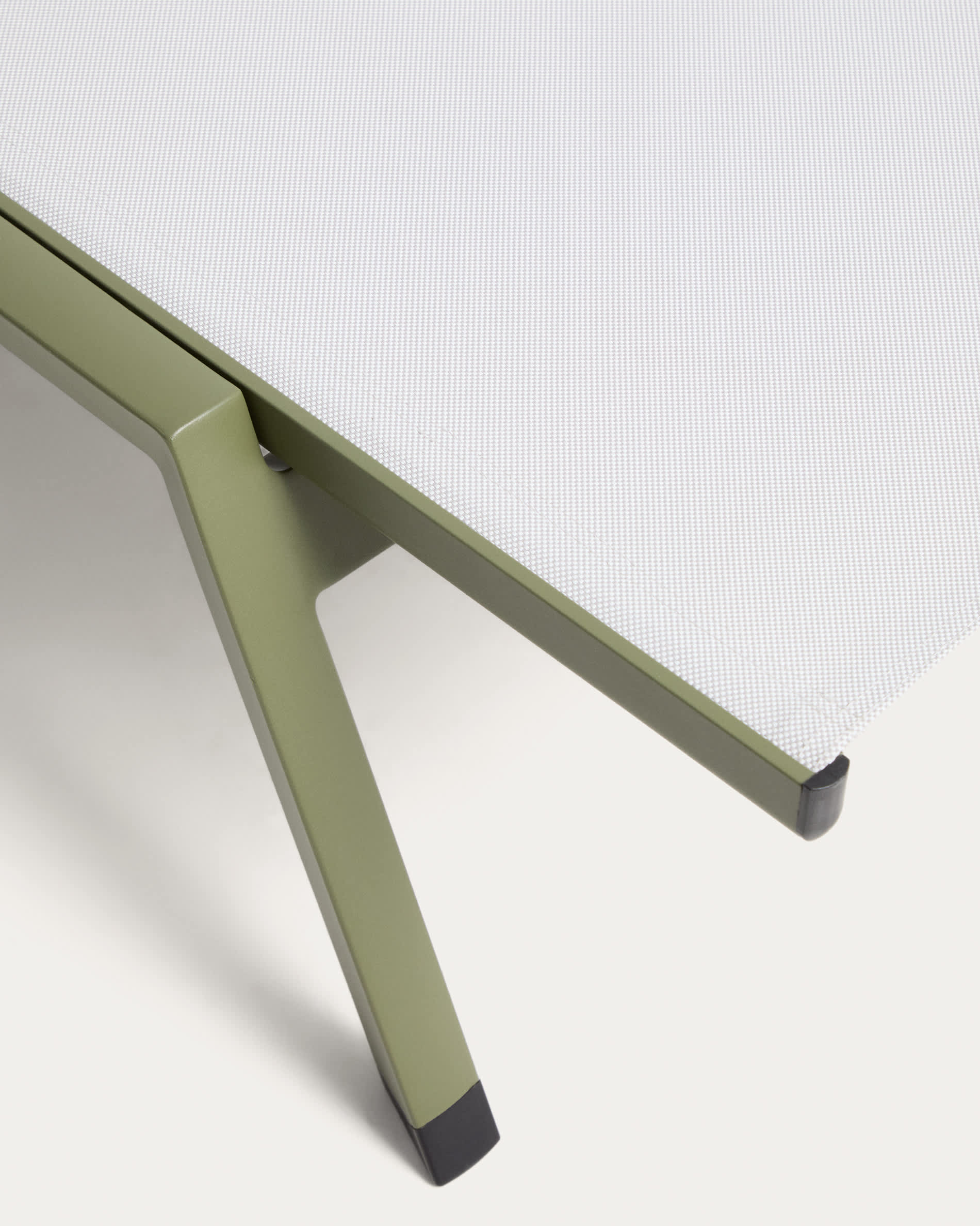 Stackable Capraia sun lounger in green aluminium with beige texteline