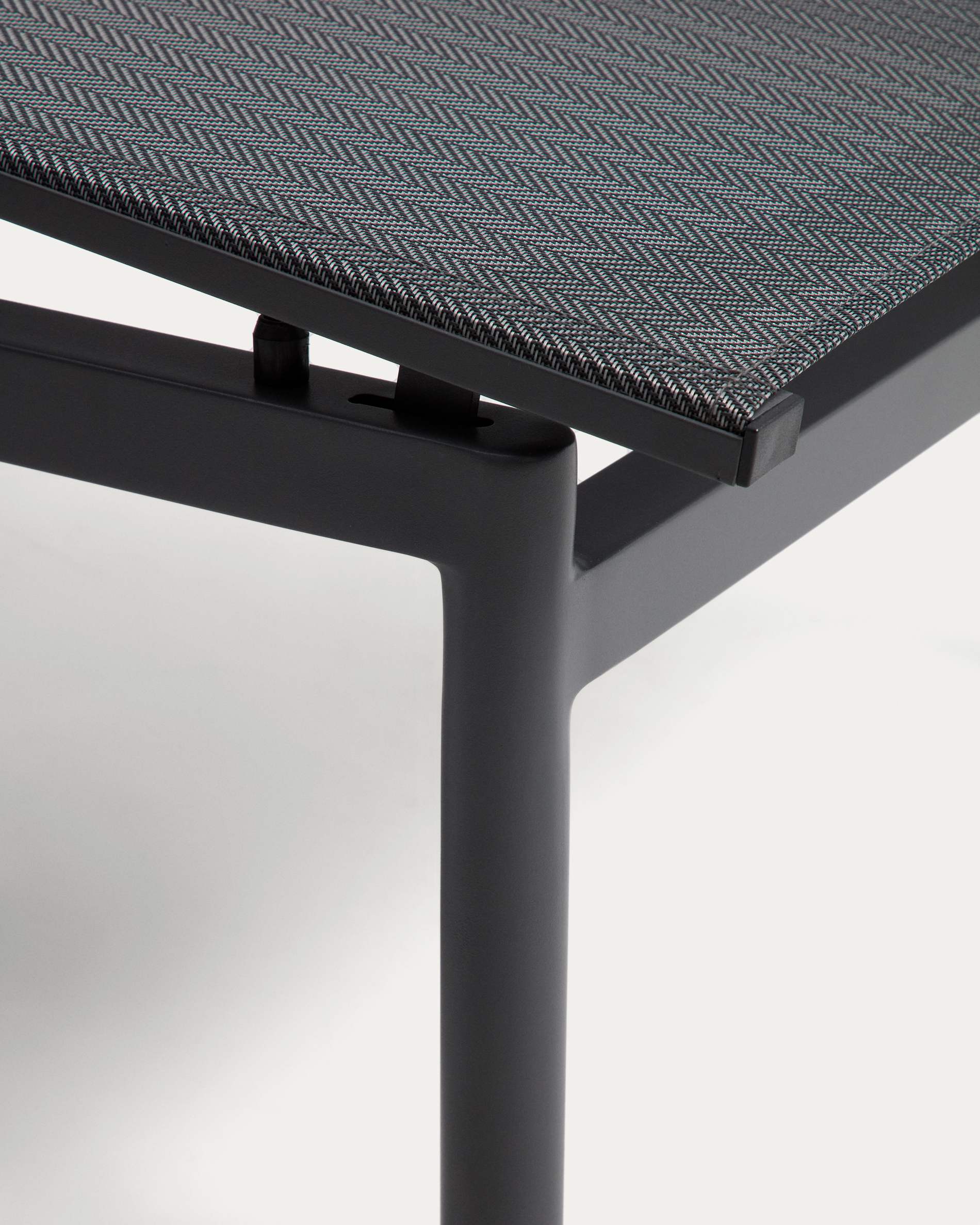 Stackable sun lounger Lesina in graphite aluminium and grey texteline