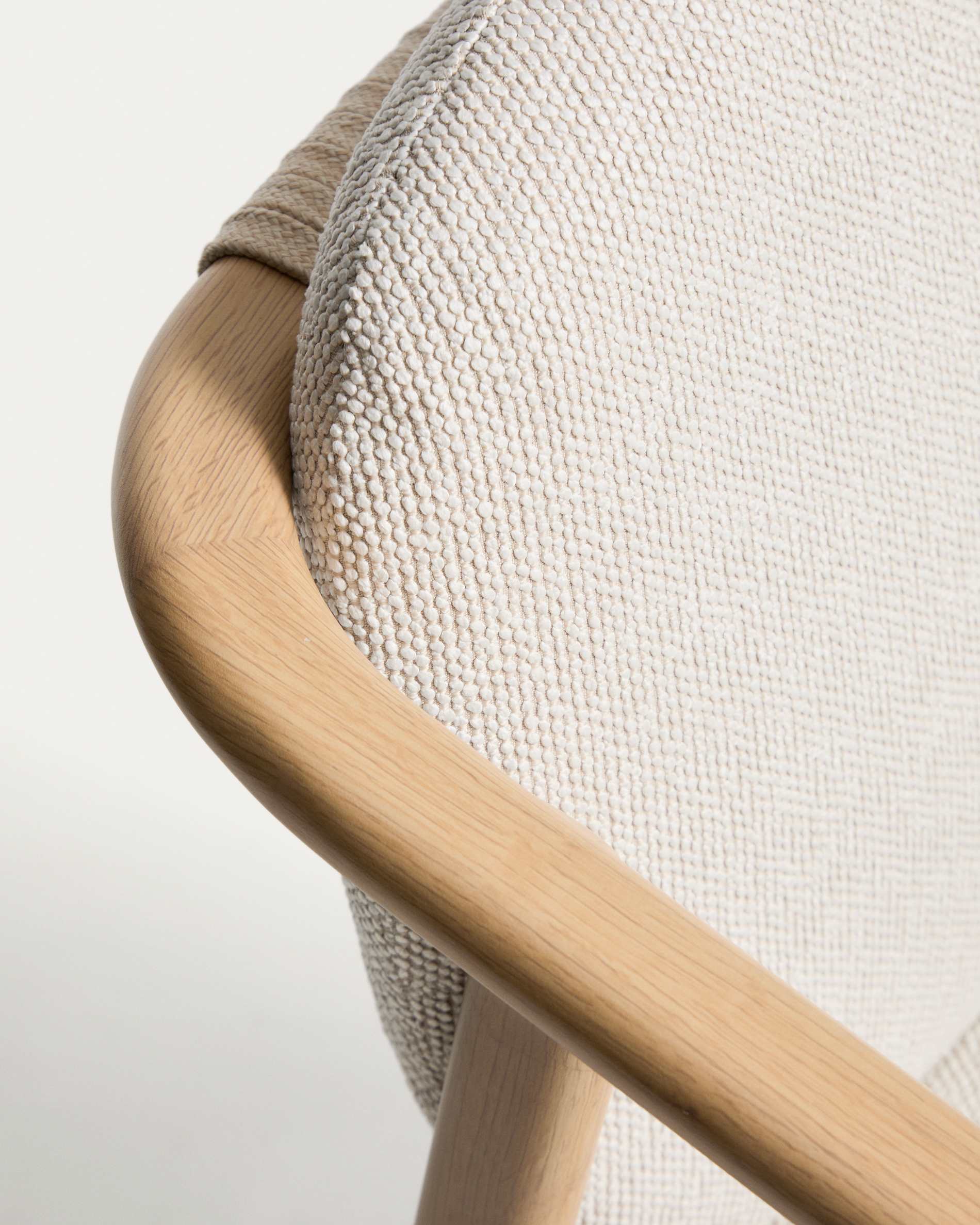 Sirte stackable outdoor chair in aluminium with wood-effect finish and ecru rope cord