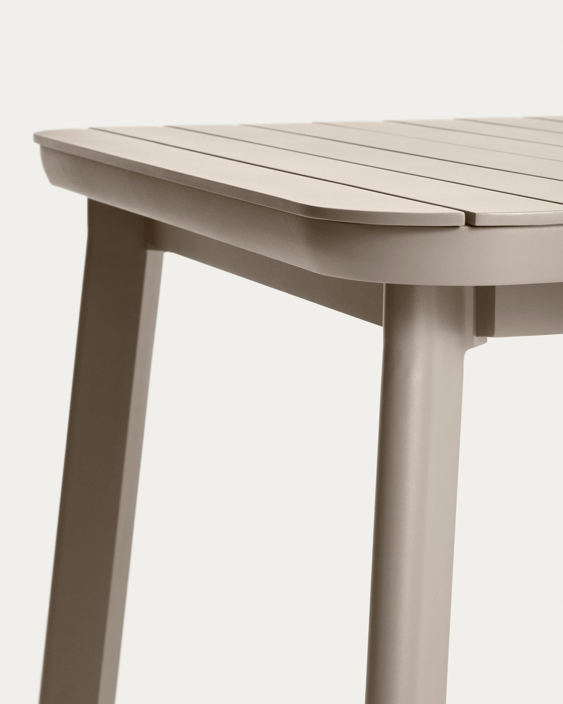 Izola extendable outdoor table in aluminium with taupe finish 185 (235) x 100 cm