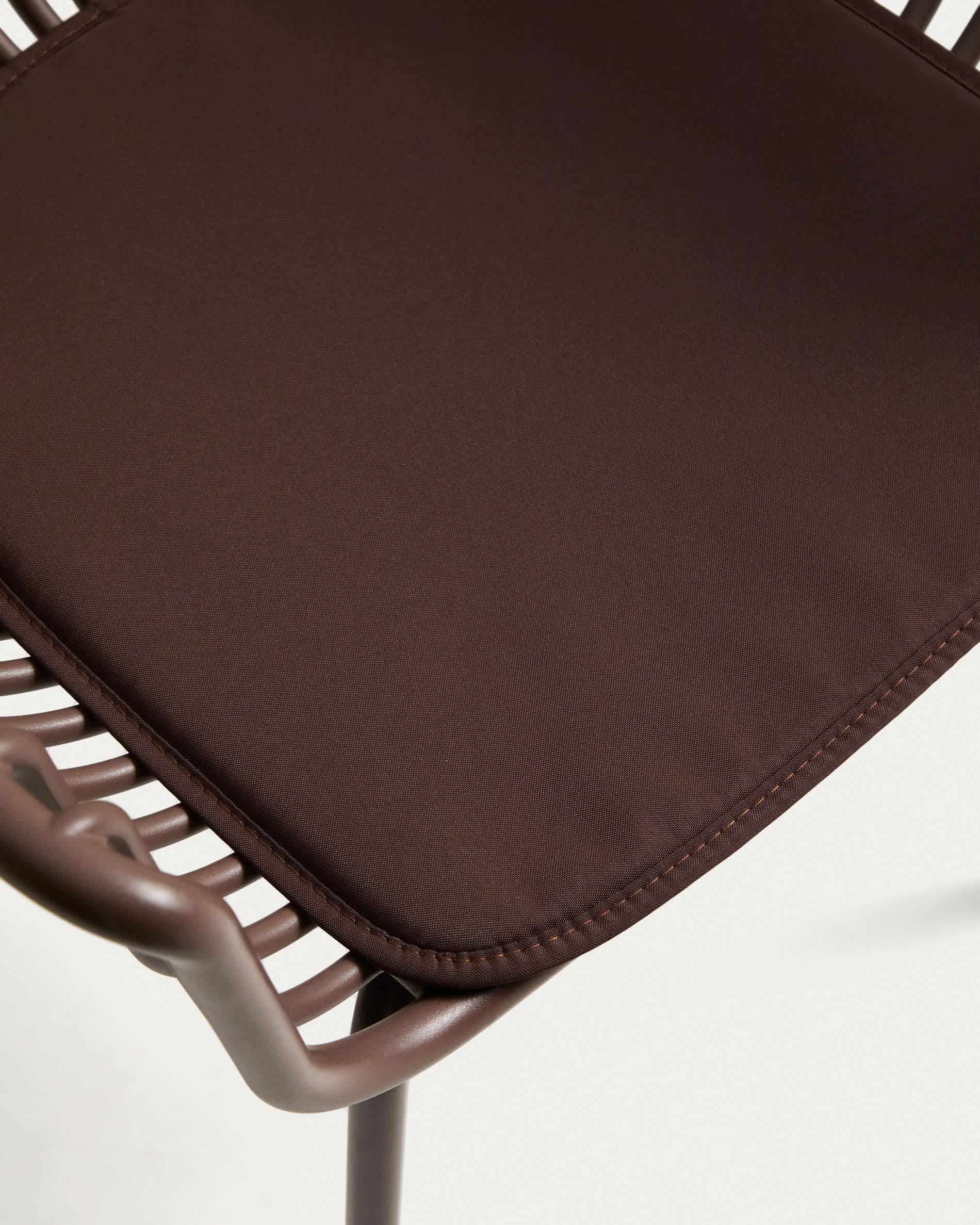 Surpika outdoor chair with brown steel legs