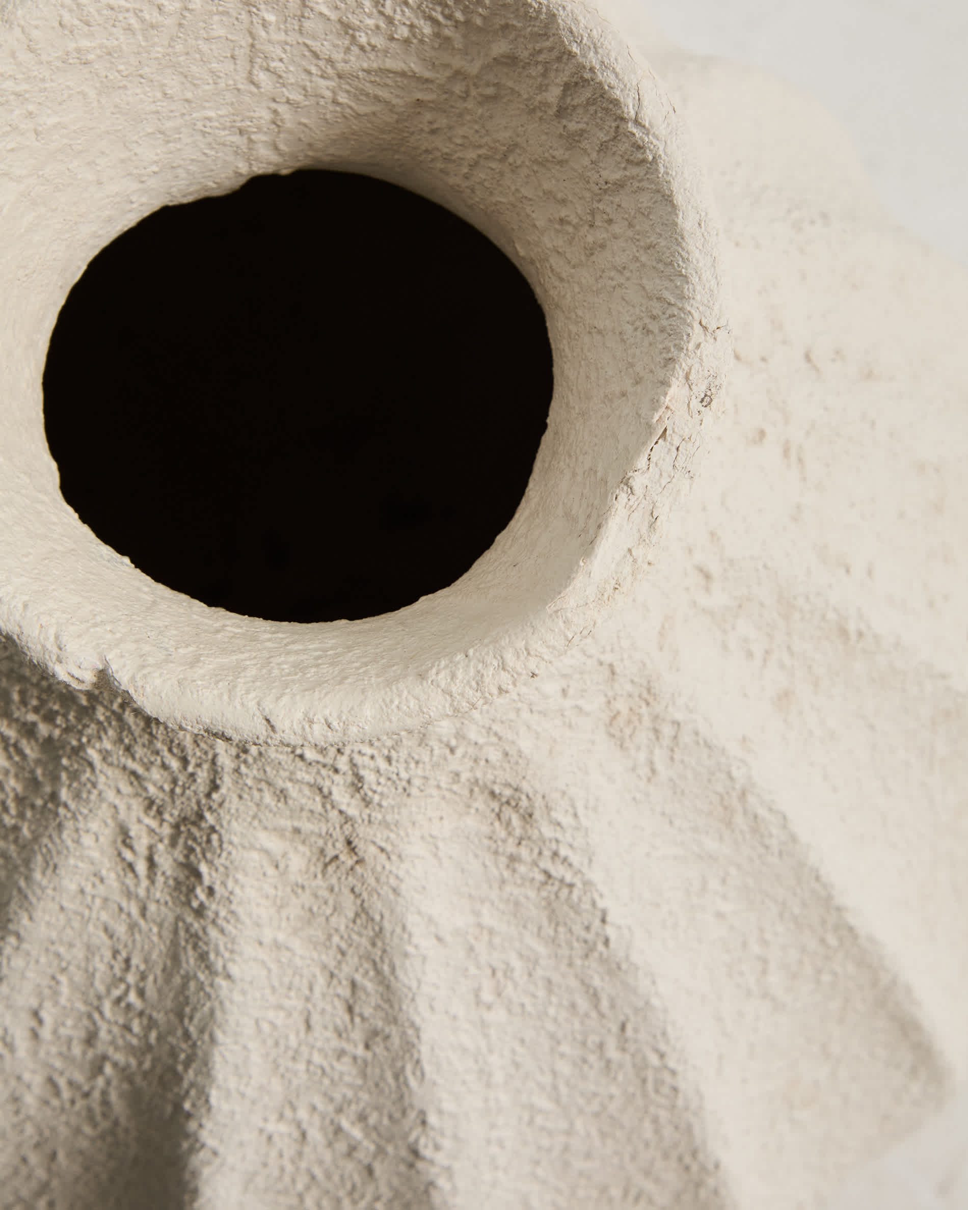 Arquena beige papier-mâché vase 46cm