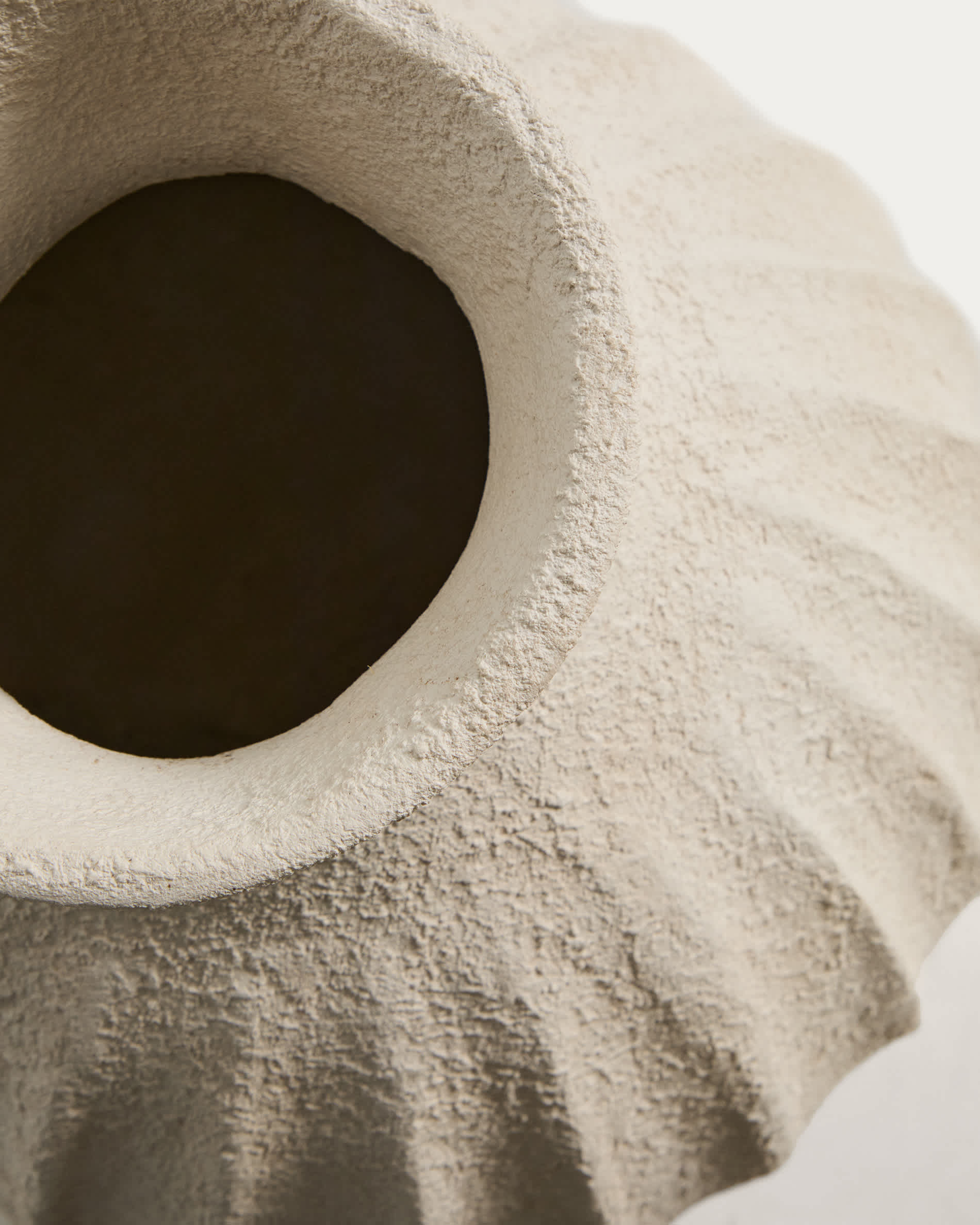 Arquena beige papier-mâché vase 67cm
