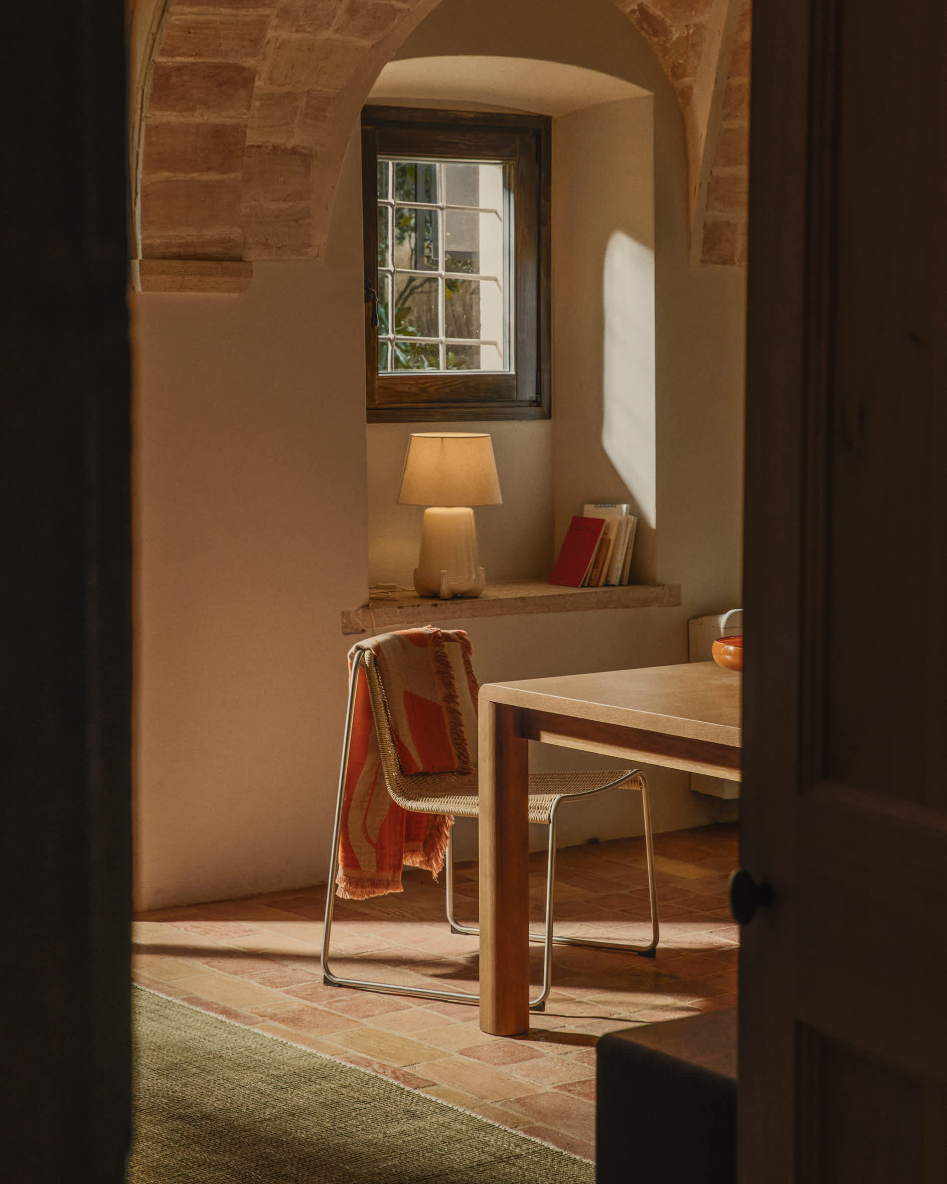 Odra table lamp in ecru ceramic with glossy finish