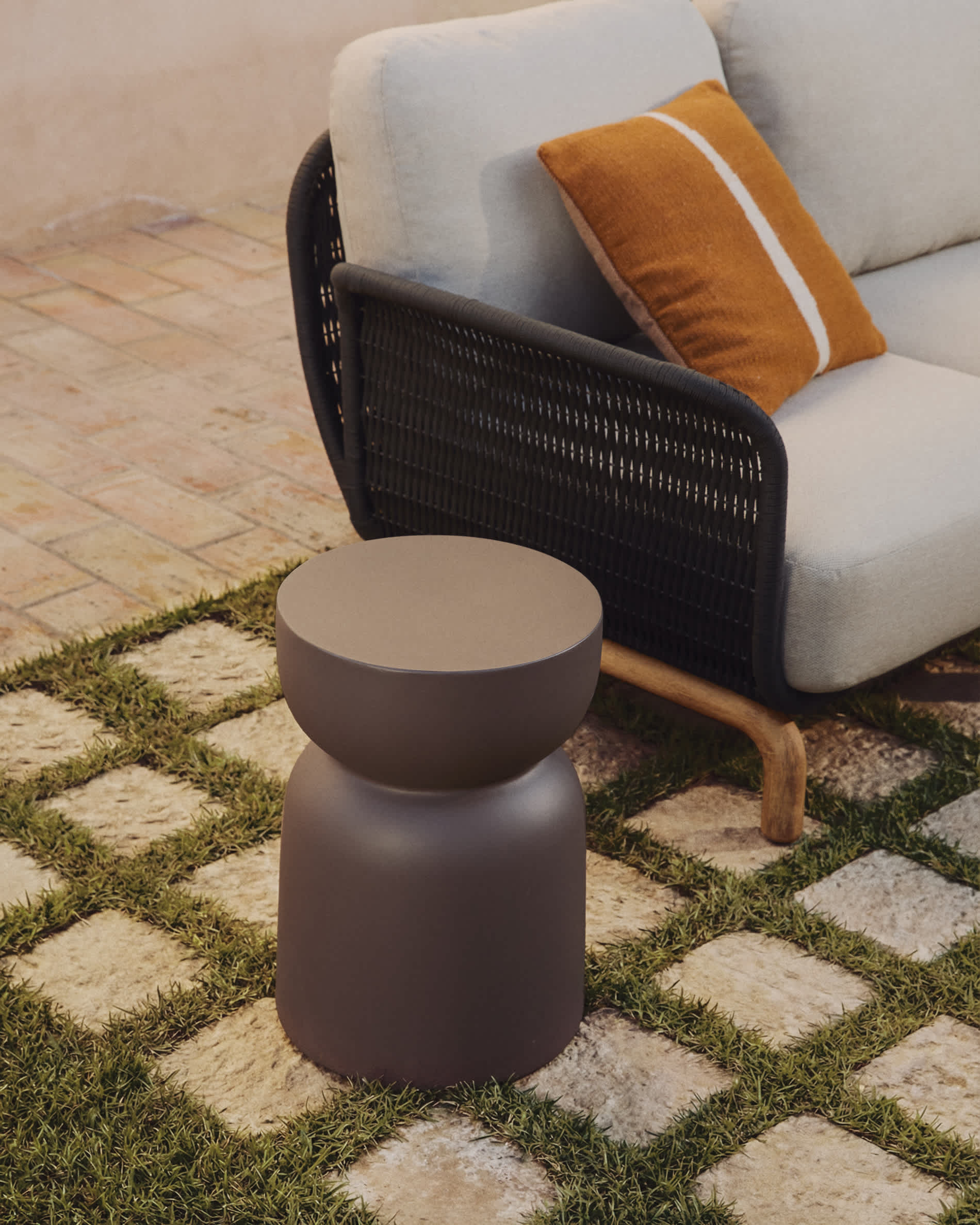 Table auxiliaire Garbet en ciment — Kave Home