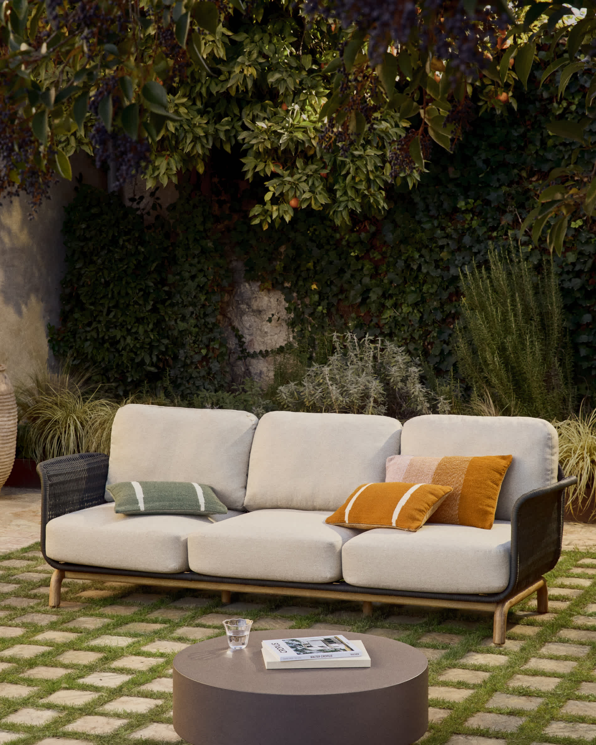 Alipa 3-seater sofa in solid acacia wood and dark grey rope cord 235 cm FSC 100%