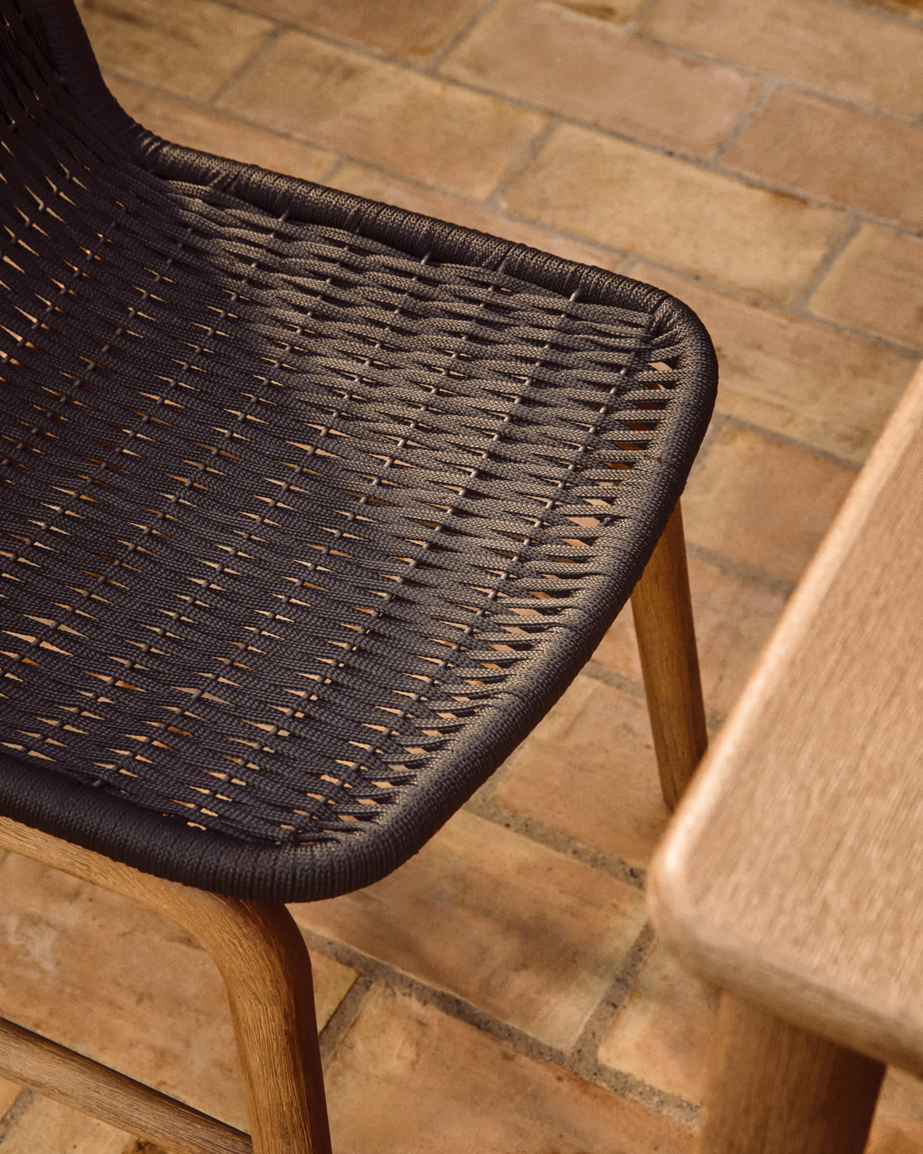 Alipa chair in FSC 100% solid acacia wood and dark grey rope cord