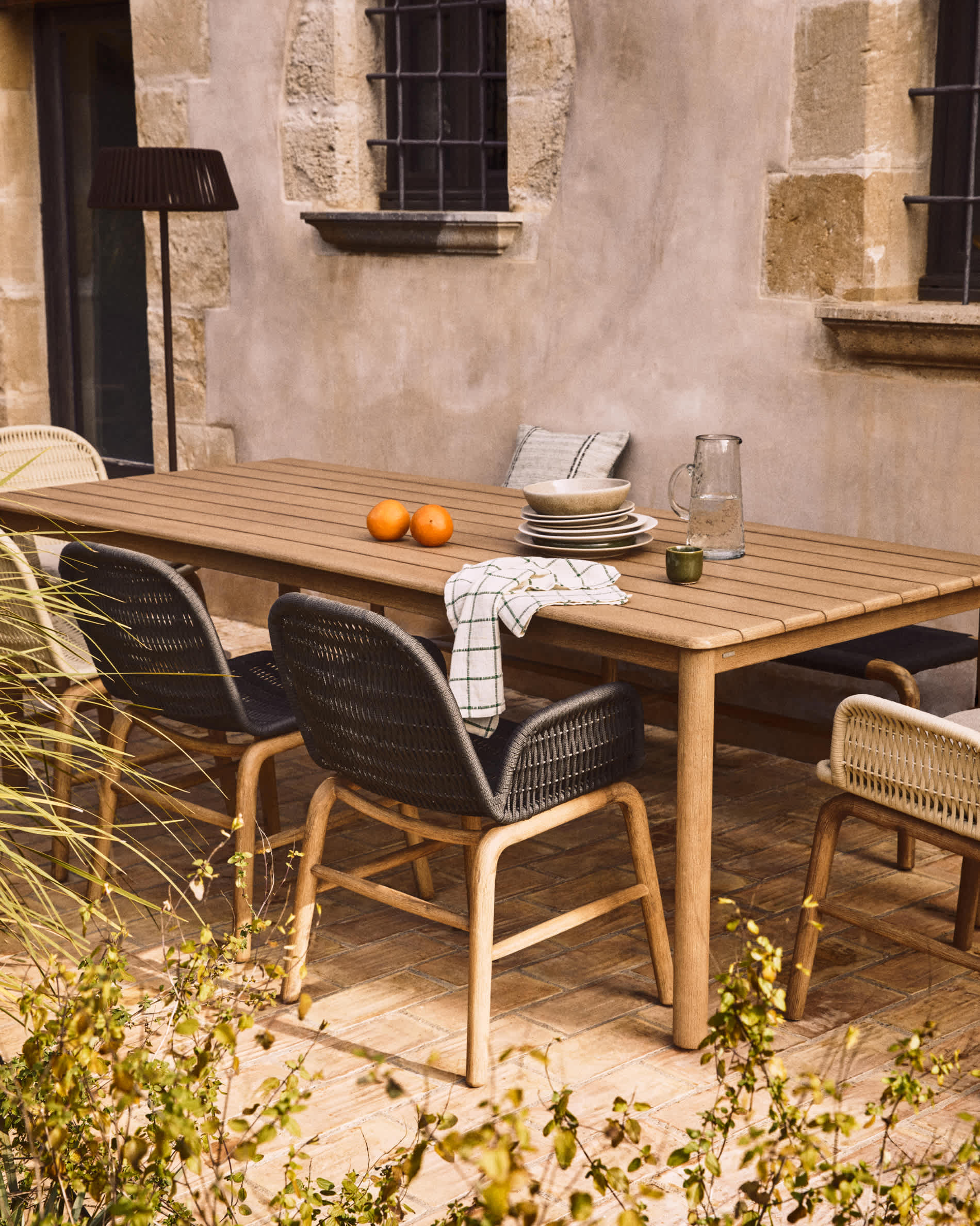 Sori table in FSC 100% solid acacia wood 240 x 100cm