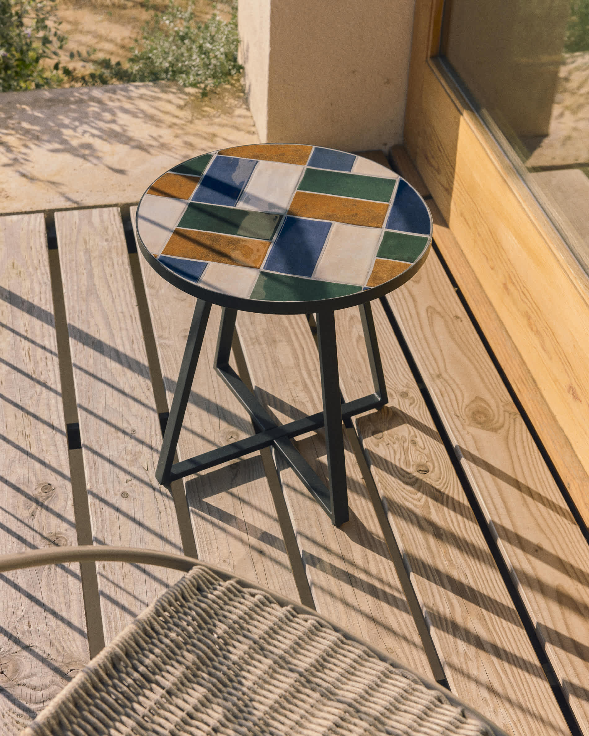 Tella round side table in graphite galvanised steel with multicoloured tiles Ø45 cm