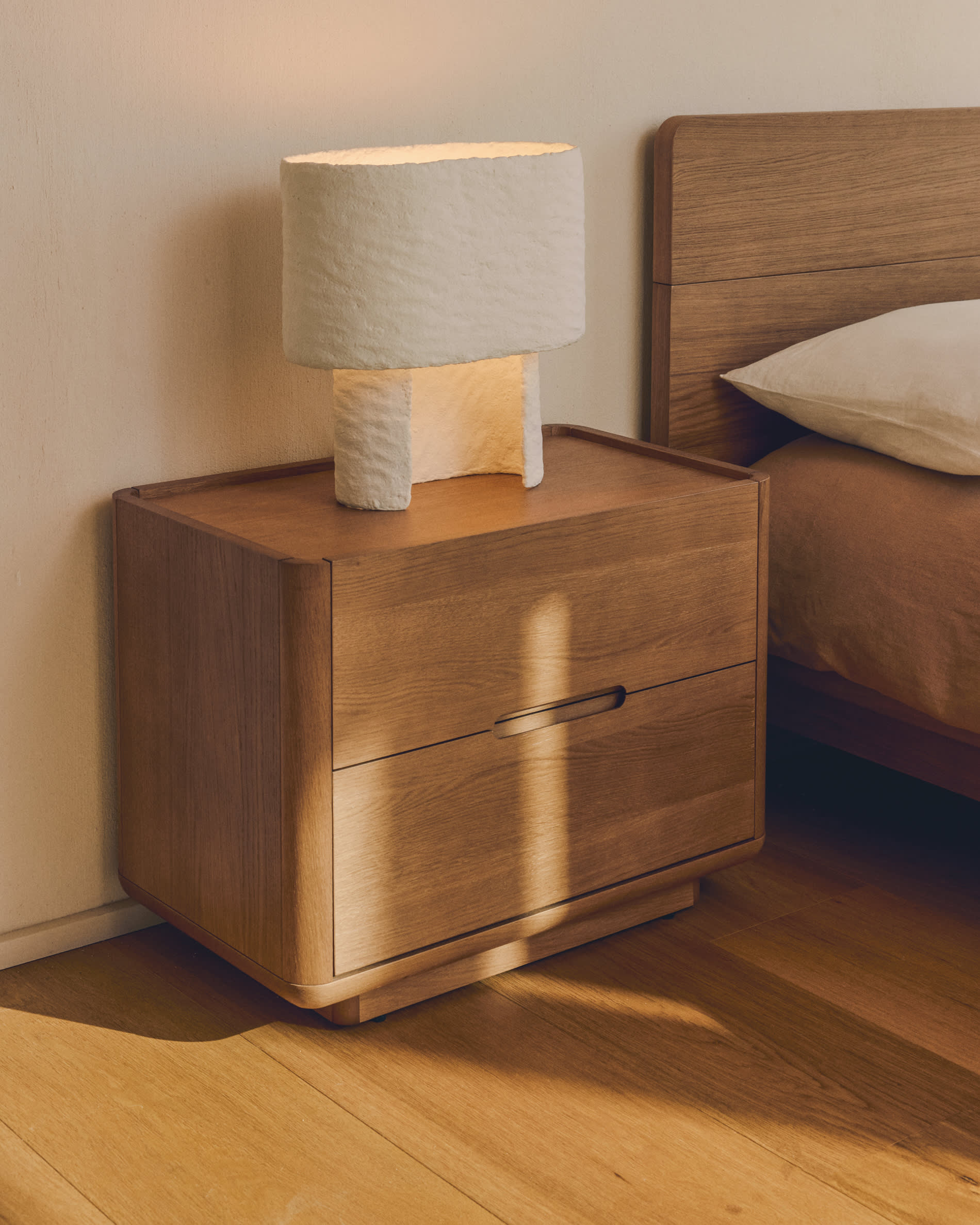 Arelida bedside table made of oak veneer and solid oak wood with light brown finish 65 x 50 cm FSC Mix Credit