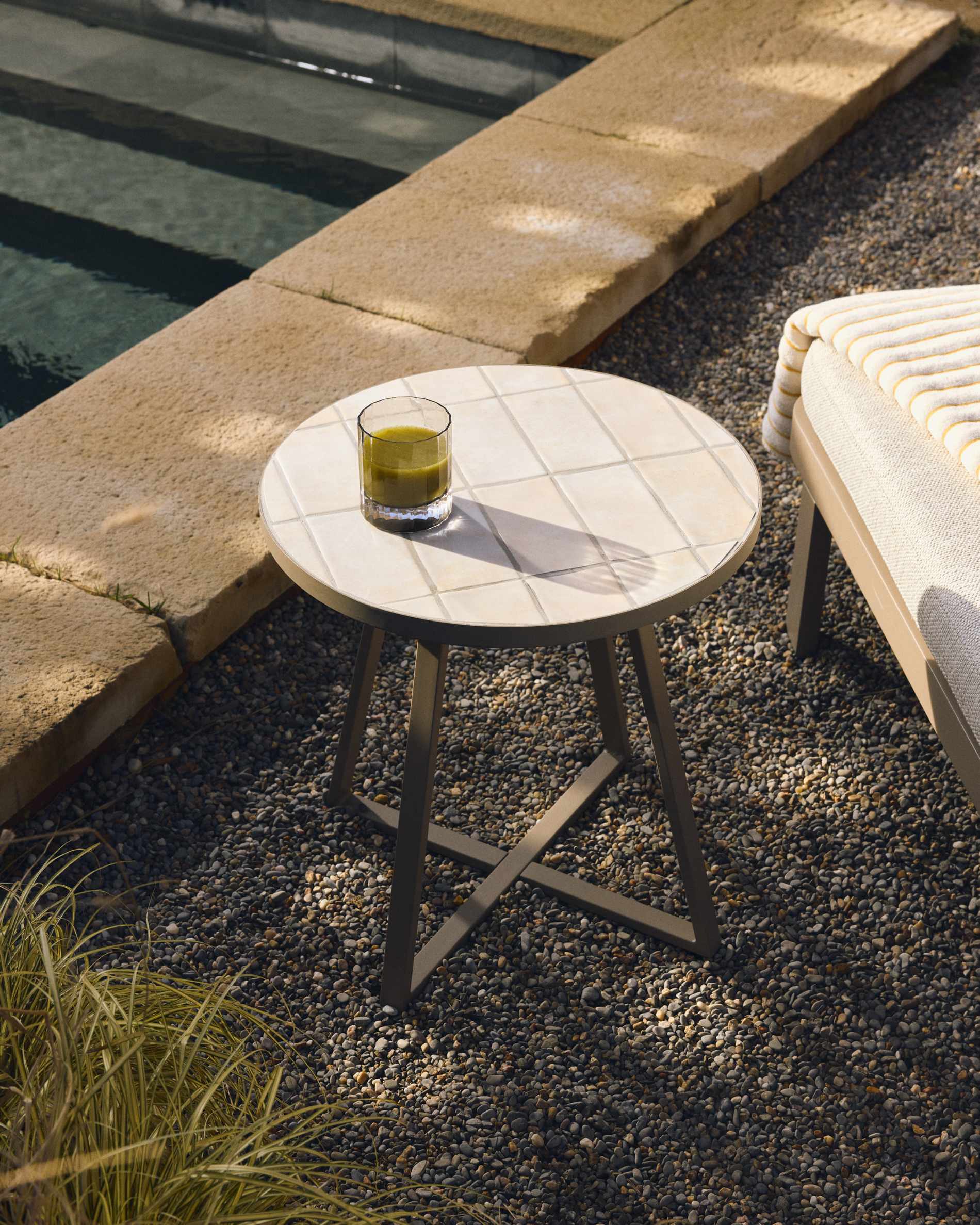 Tella round side table in galvanised steel with beige tiles Ø45 cm