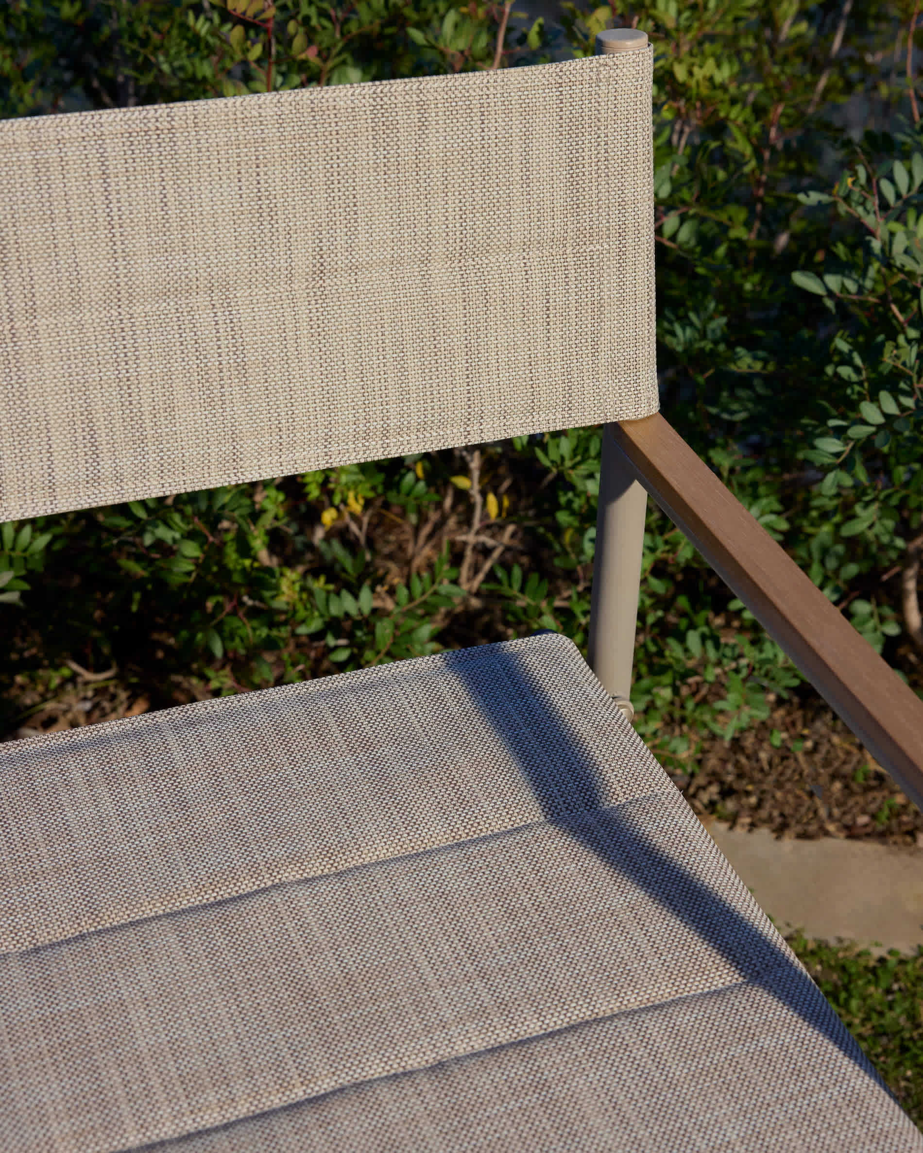 Tisno outdoor folding chair in taupe aluminium and taupe texteline