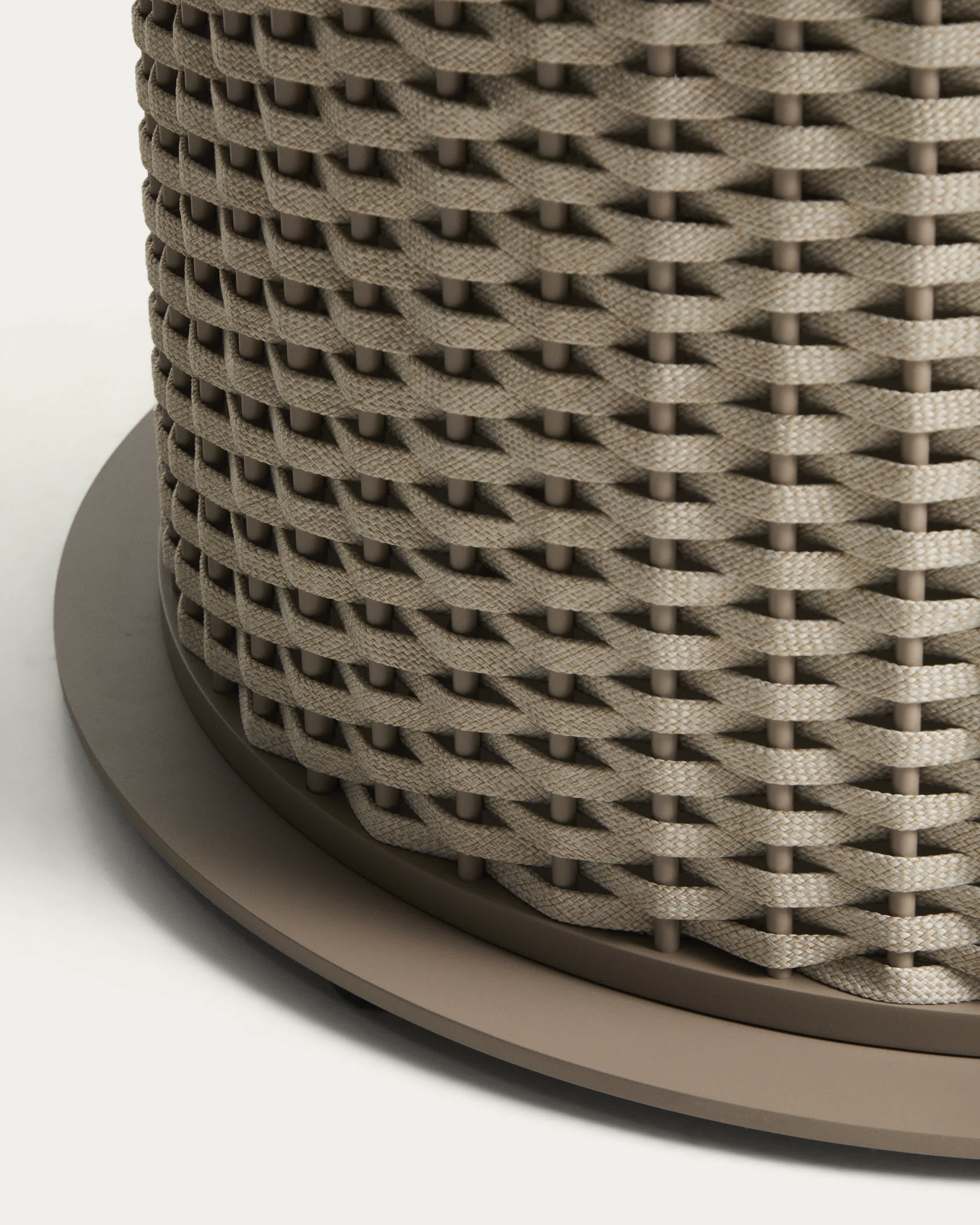 Sedalis taupe outdoor table in aluminium and rope cord Ø120cm