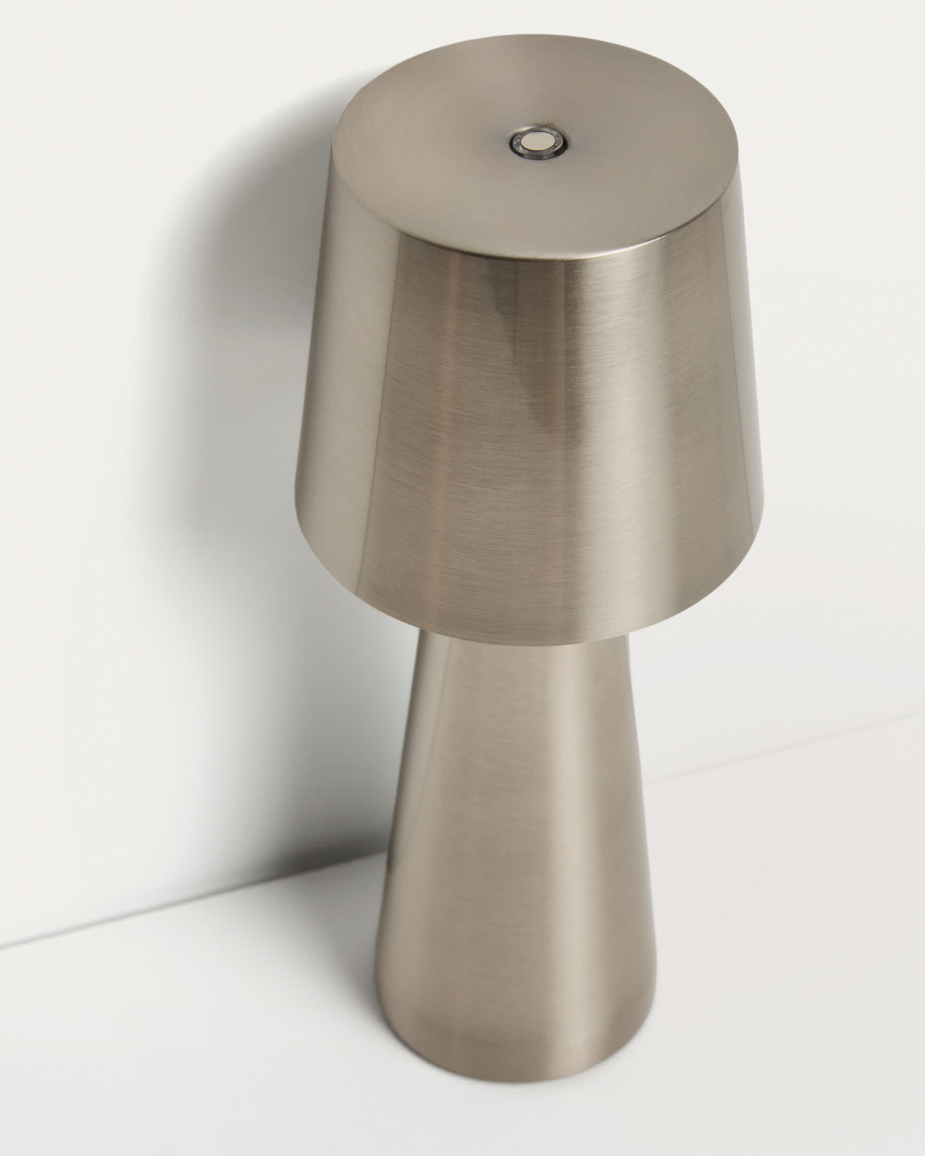 Arenys small table lamp in metal with a shiny silver finish