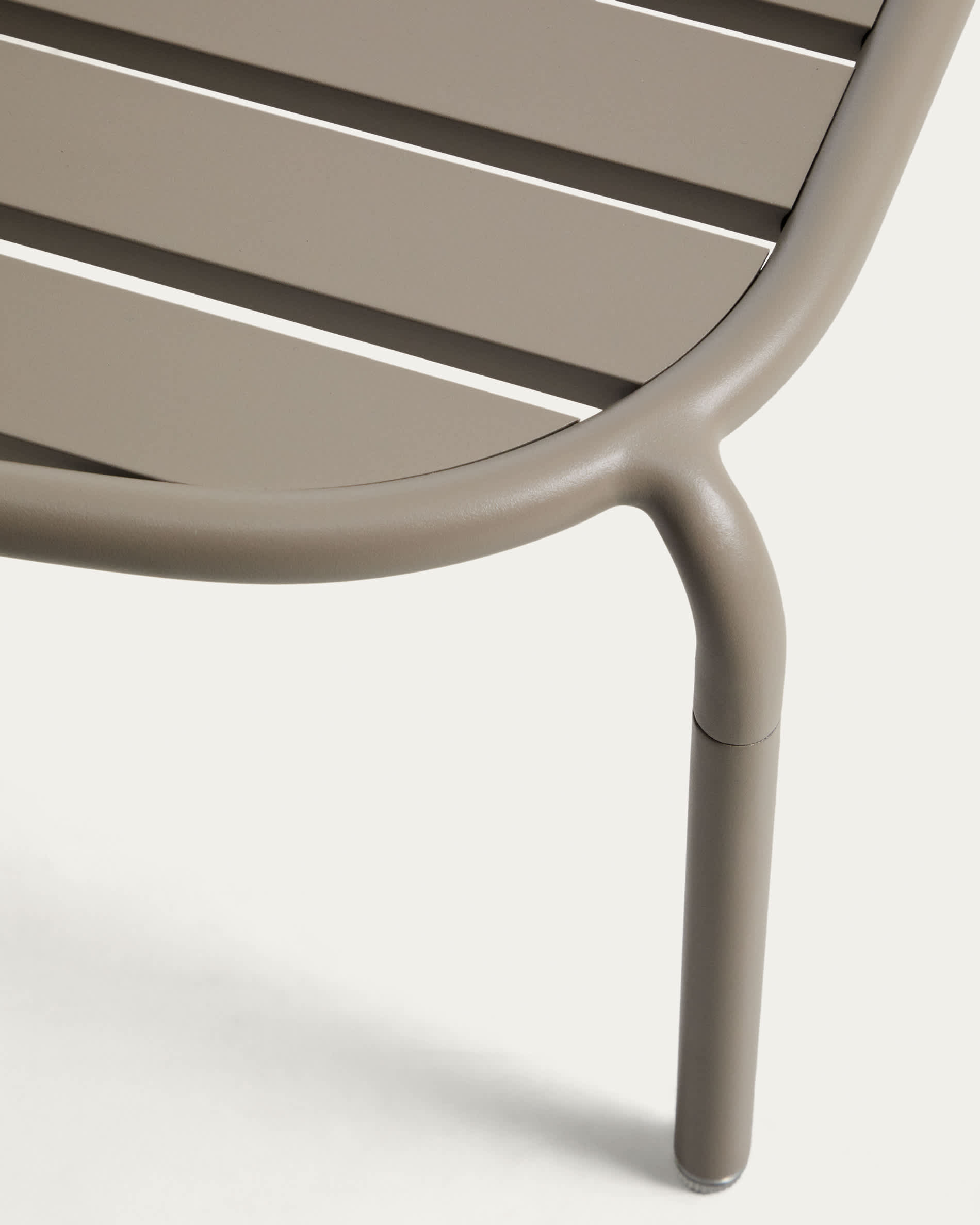 Joncols outdoor coffee table in aluminium with taupe painted finish Ø 113 x 65cm