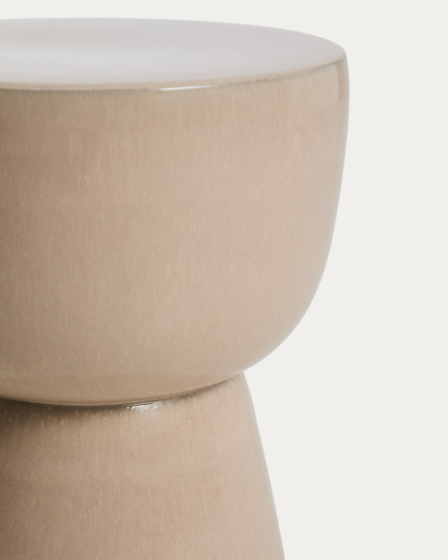Mesquida outdoor side table in ceramic with glazed ecru finish Ø 36cm