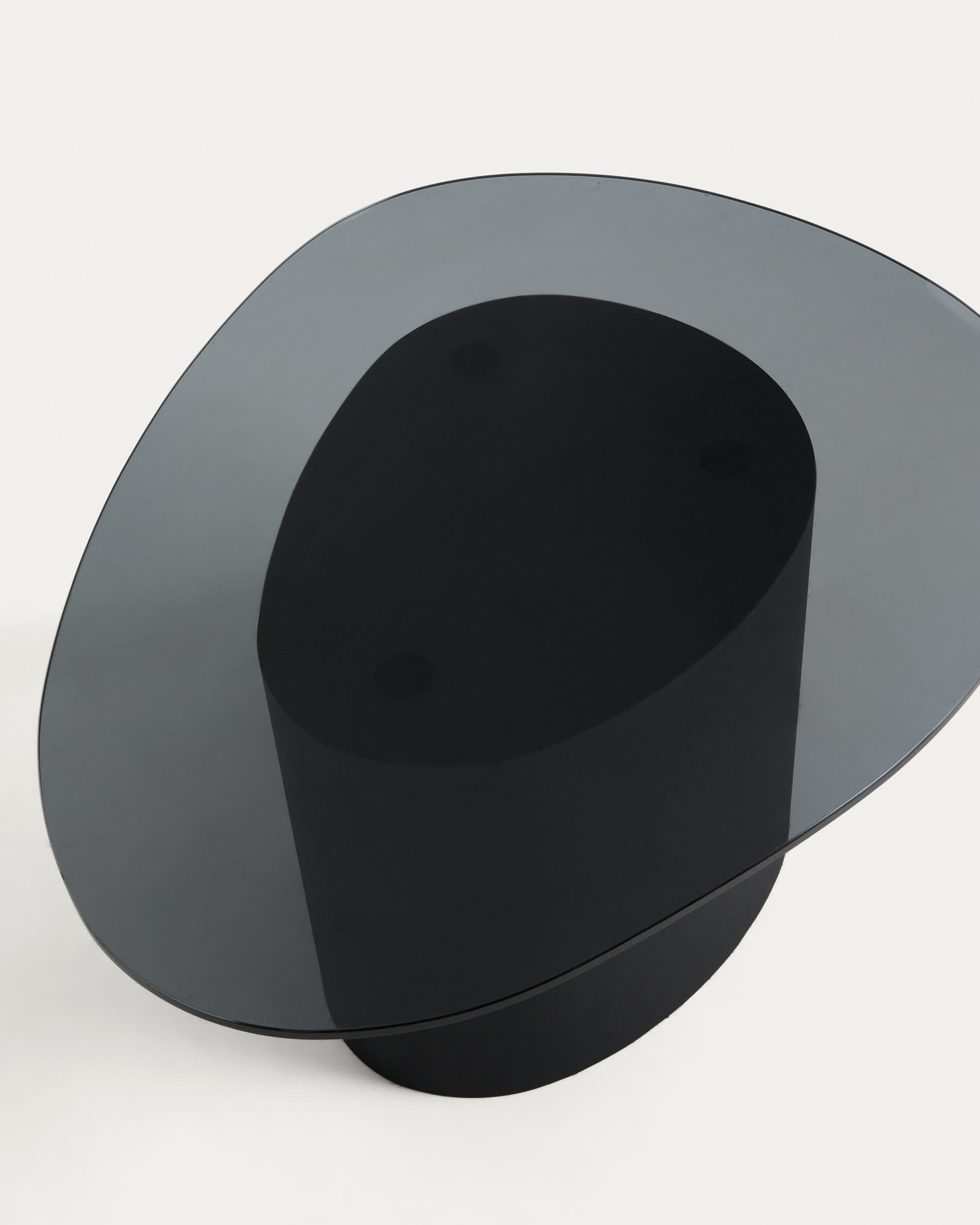 Olir coffee table in tempered glass and black steel 82 x 74 cm