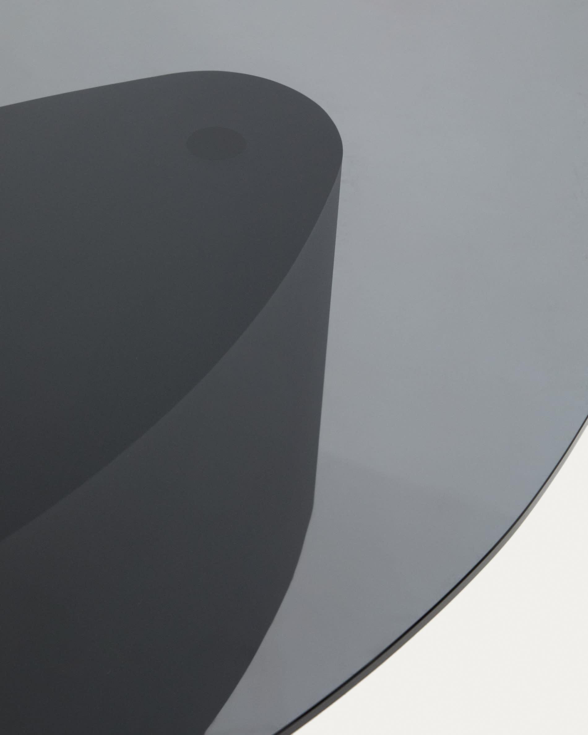 Olir coffee table in tempered glass and black steel 140 x 80 cm