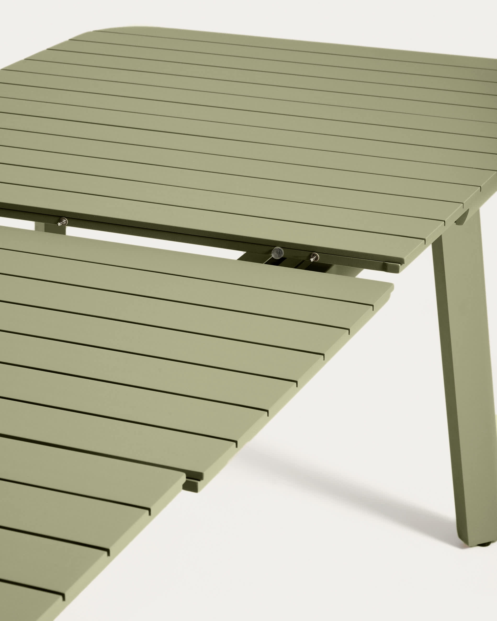 Izola extendable outdoor table in aluminium with green finish 220 (280) x 100cm