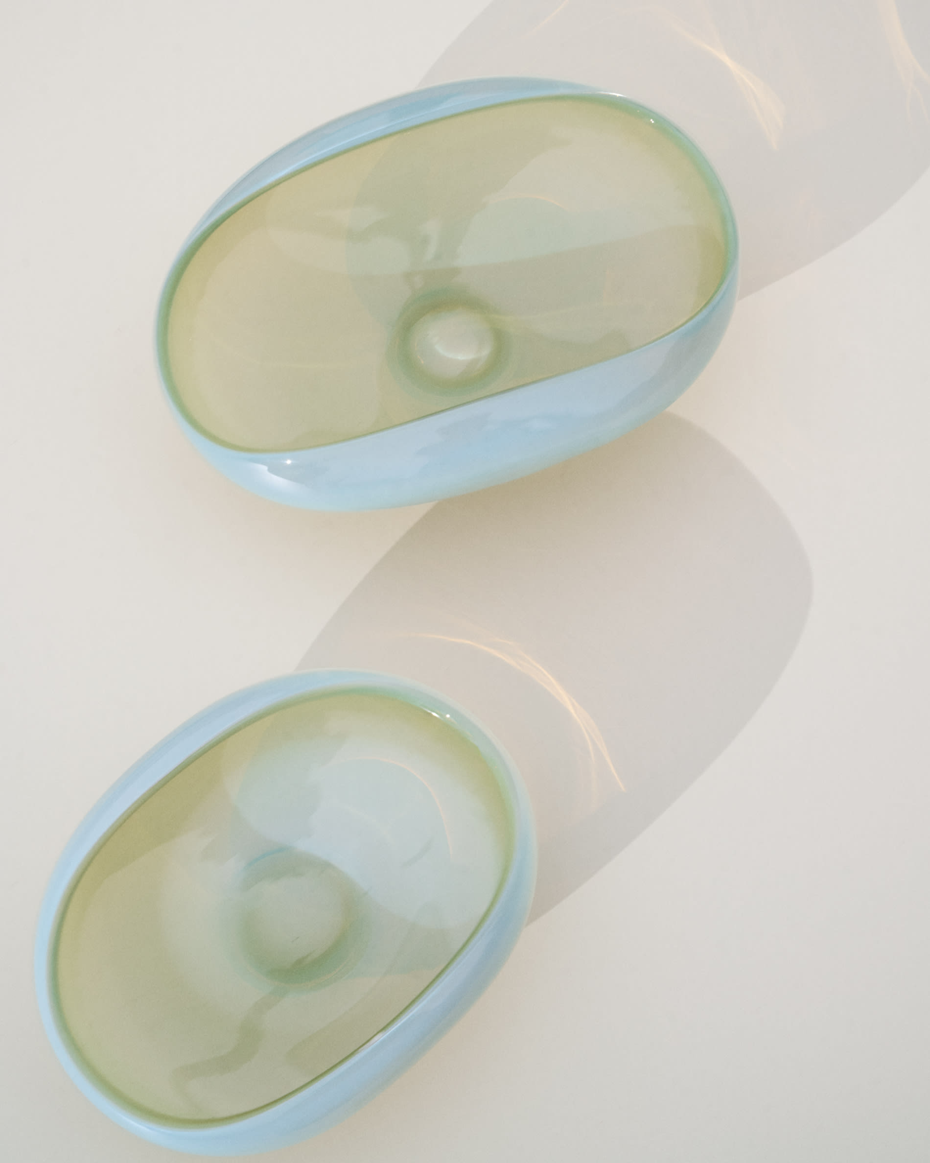 Nodila white glass centrepiece 23 x 16.5cm