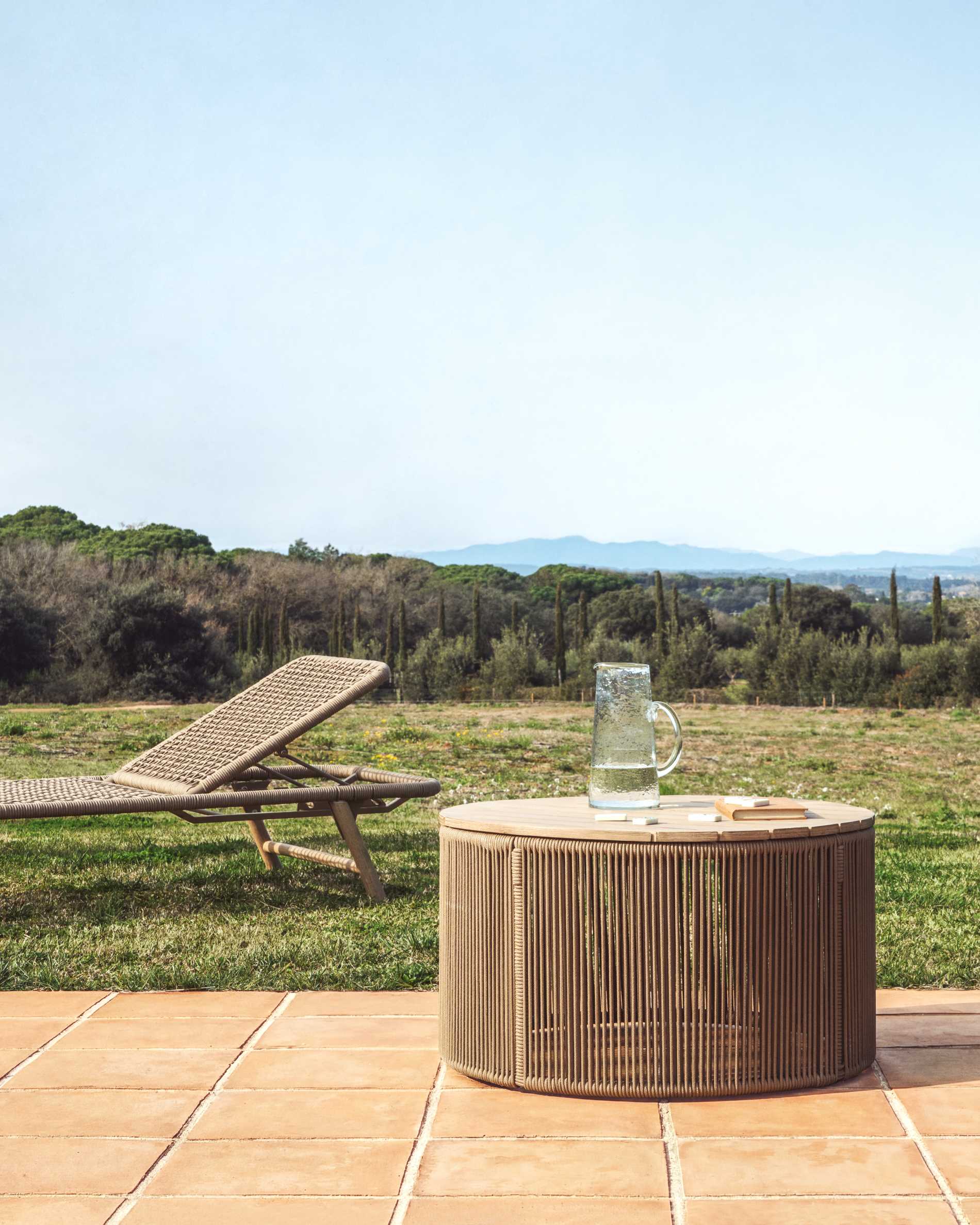 Dandara coffee table made of steel, beige cord and solid acacia wood, Ø70 cm FSC 100%