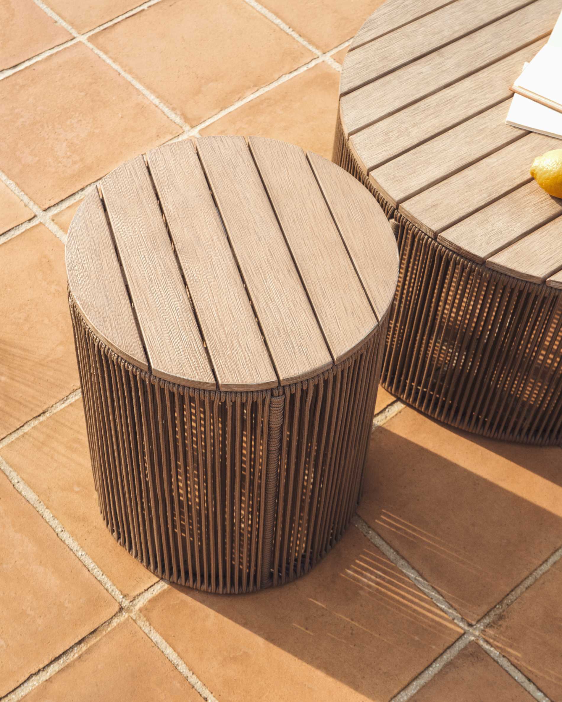 Dandara side table made of steel, beige cord and solid acacia wood, Ø40 cm FSC 100%