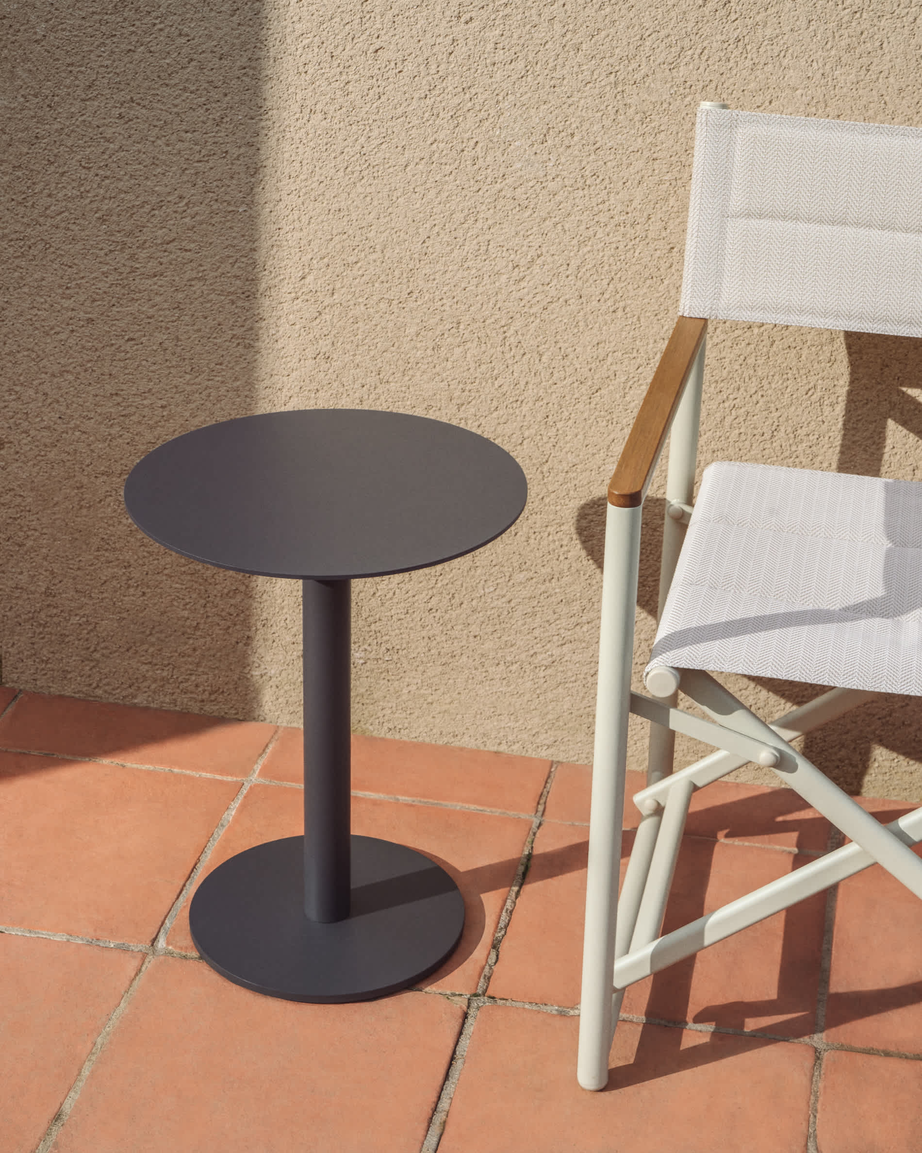 Tisno outdoor folding chair in ecru aluminium and ecru texteline