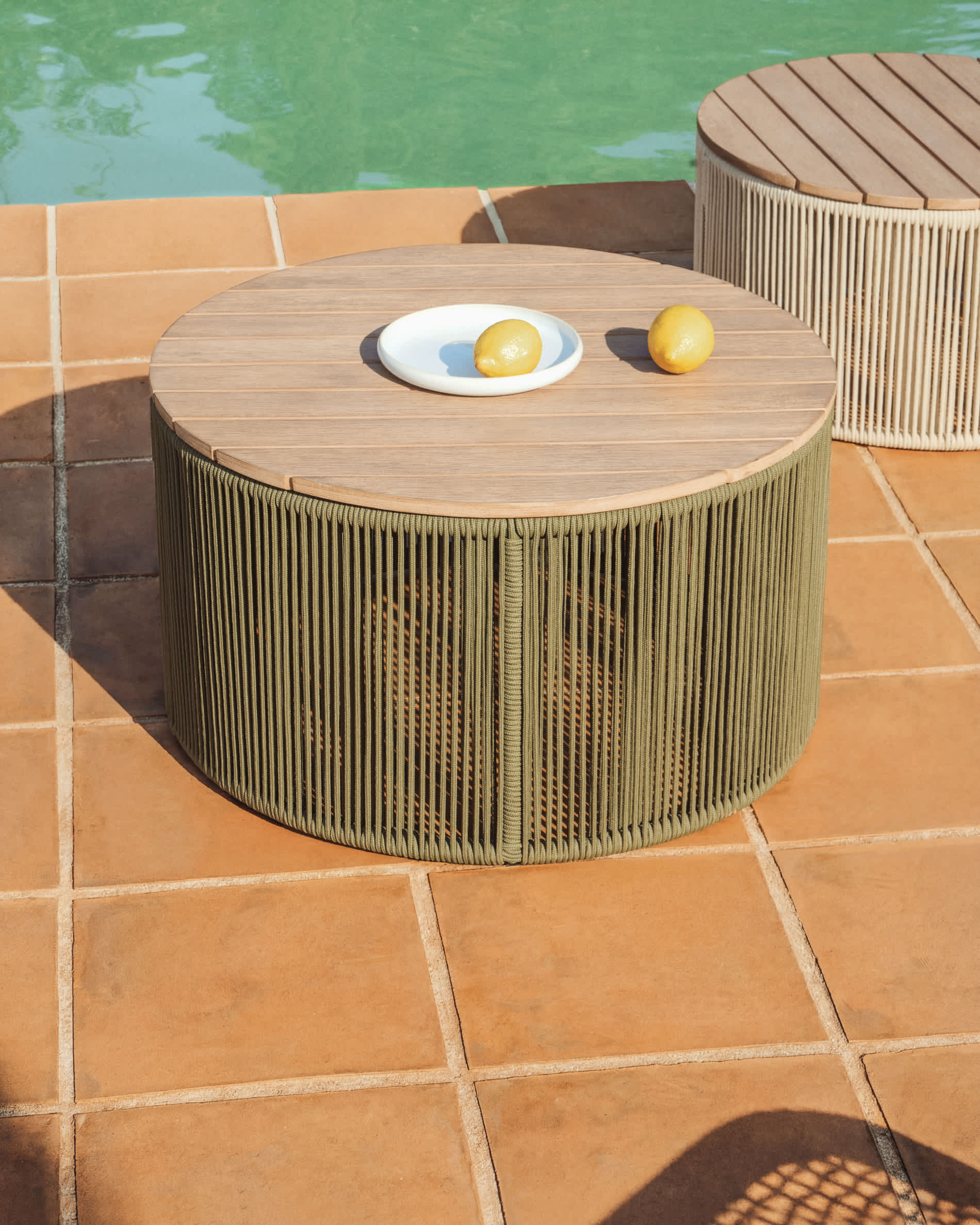 Dandara coffee table in steel, green rope cord and solid acacia wood Ø70cm FSC 100%