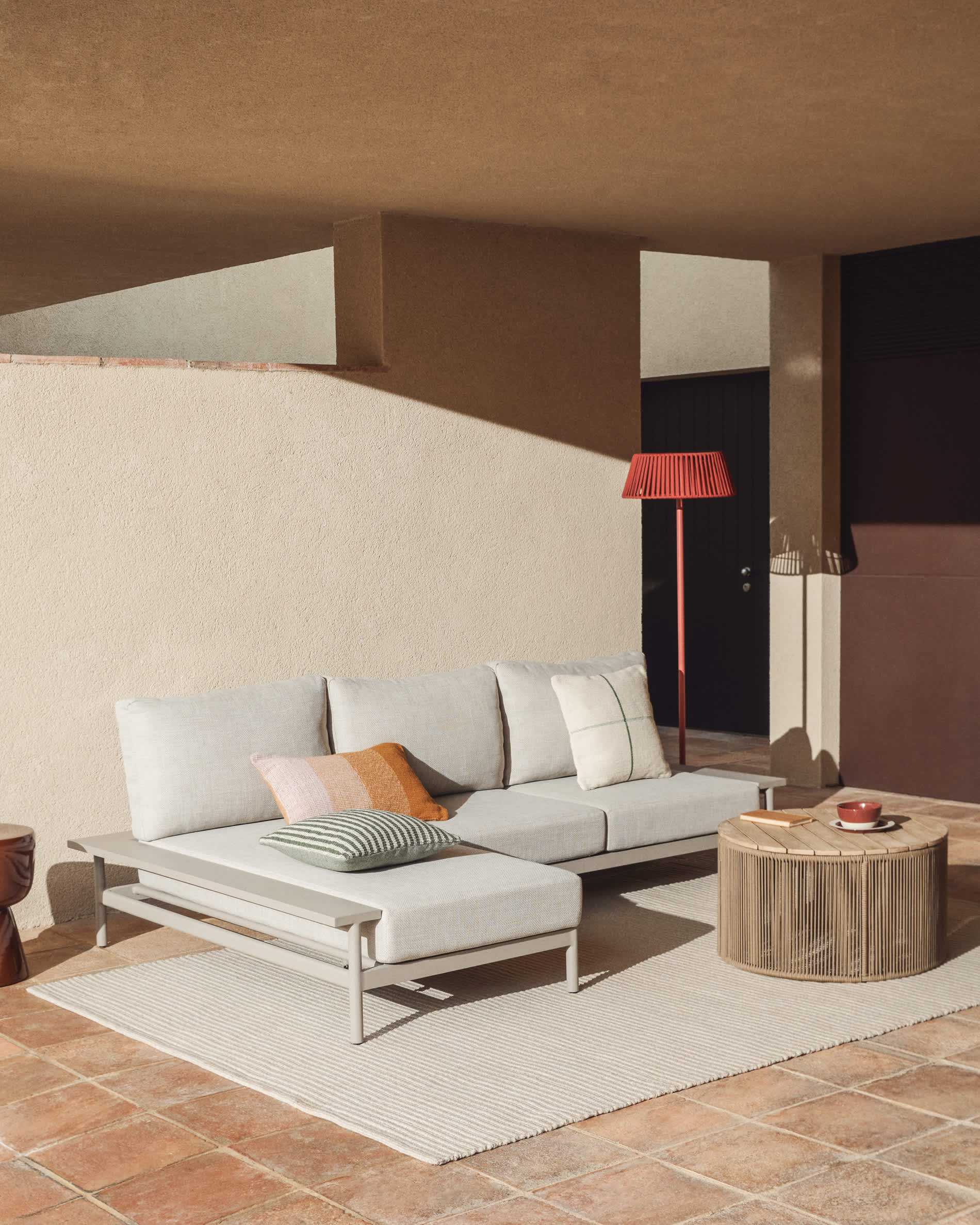 Vathi 3-seater aluminium sofa with left chaise longue in taupe 250 x 159 cm