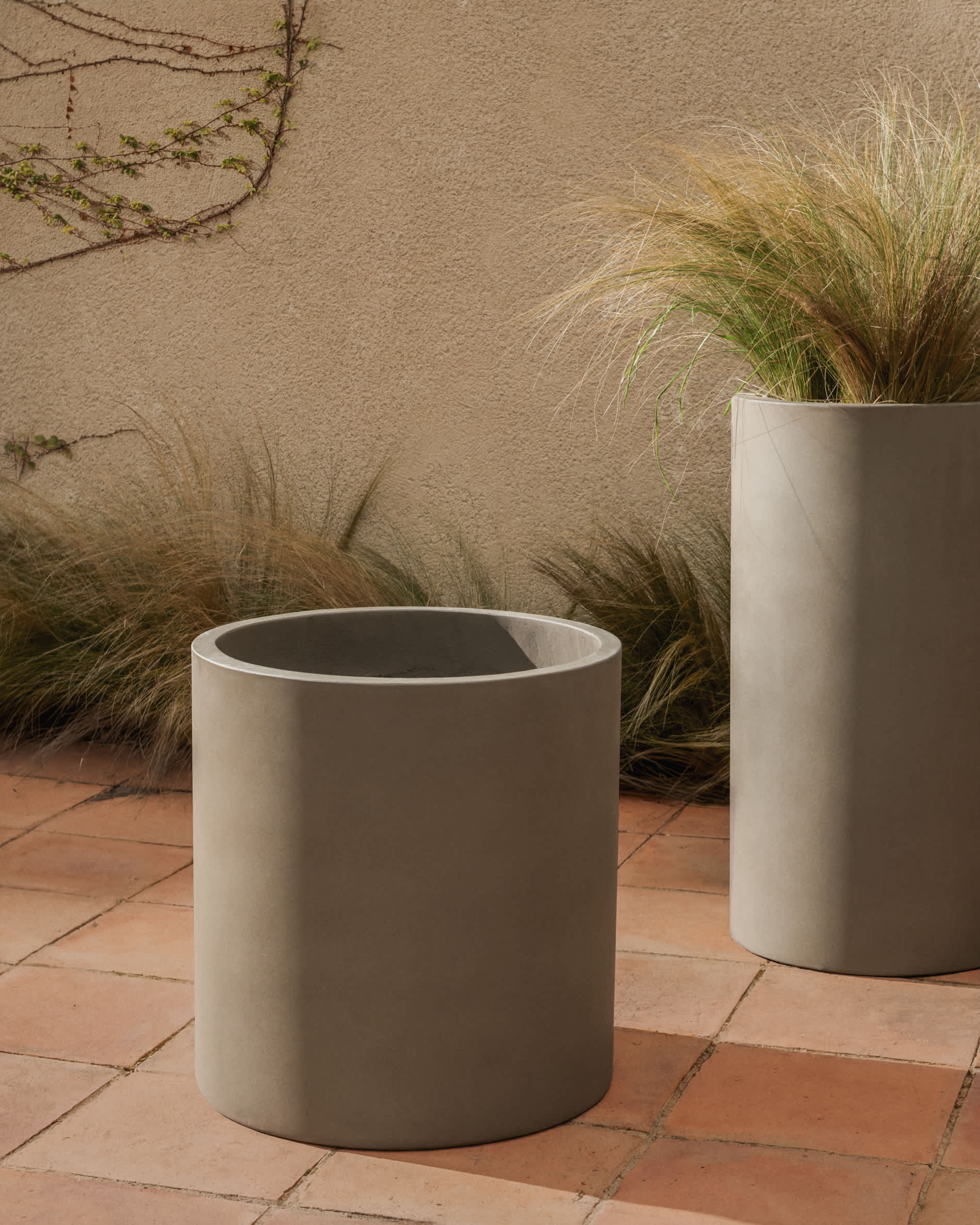 Cache-pot Aiguablava en ciment — Kave Home