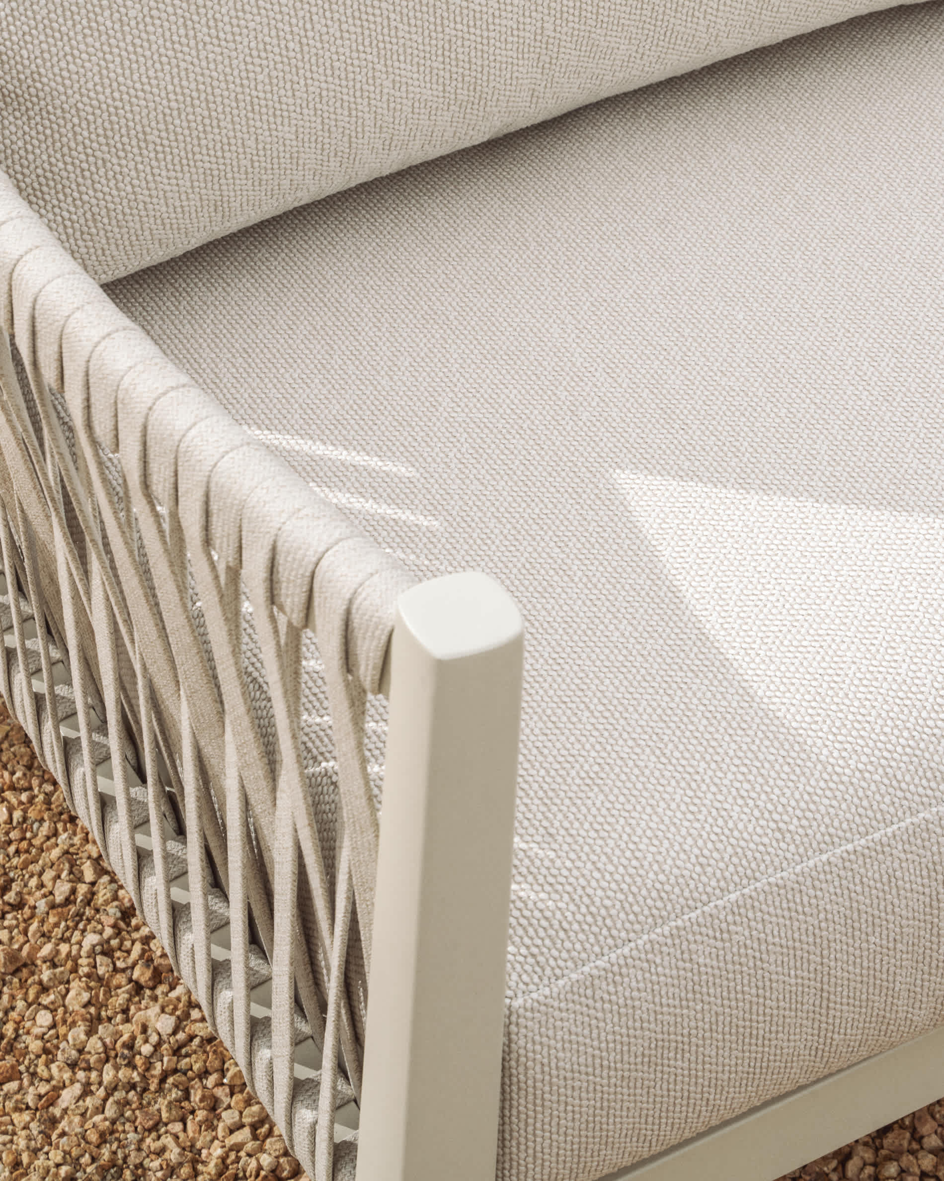 Aleria set with 3-seater sofa, 2 armchairs and coffee table in aluminium and ecru synthetic rope