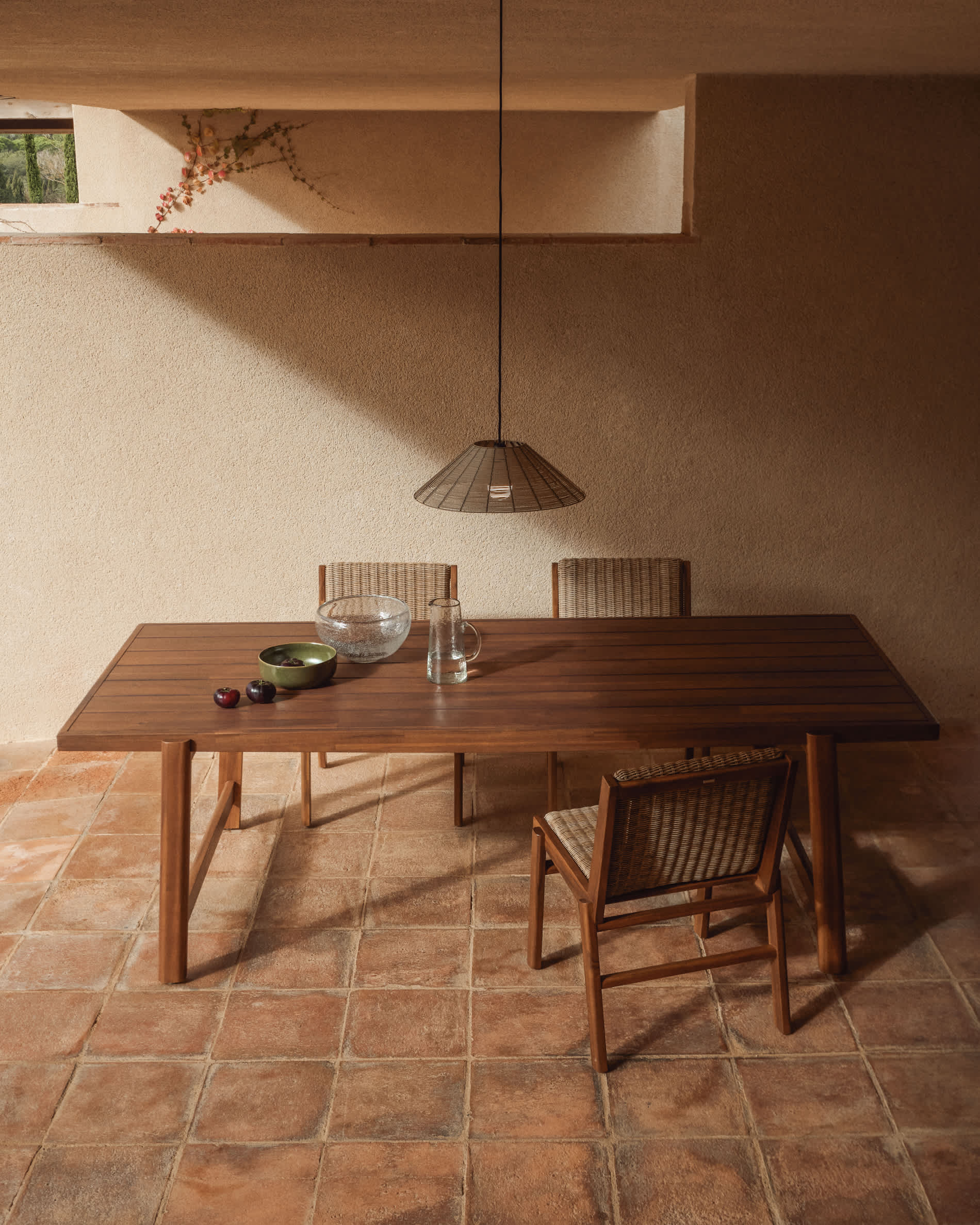 Itani outdoor table in solid acacia wood 240 x 100cm FSC 100%