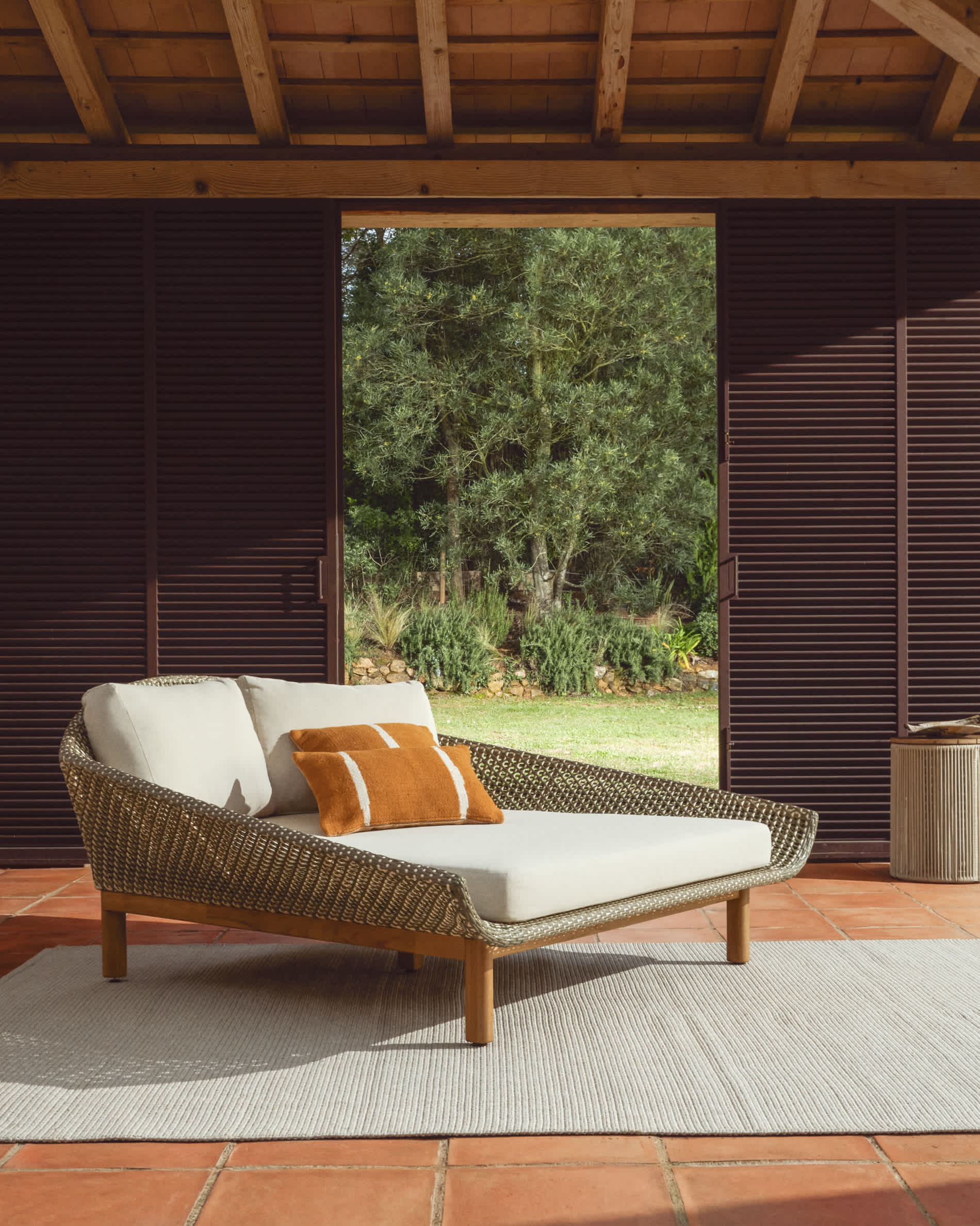 Olbia double sun lounger in synthetic rattan and FSC 100% solid teak wood