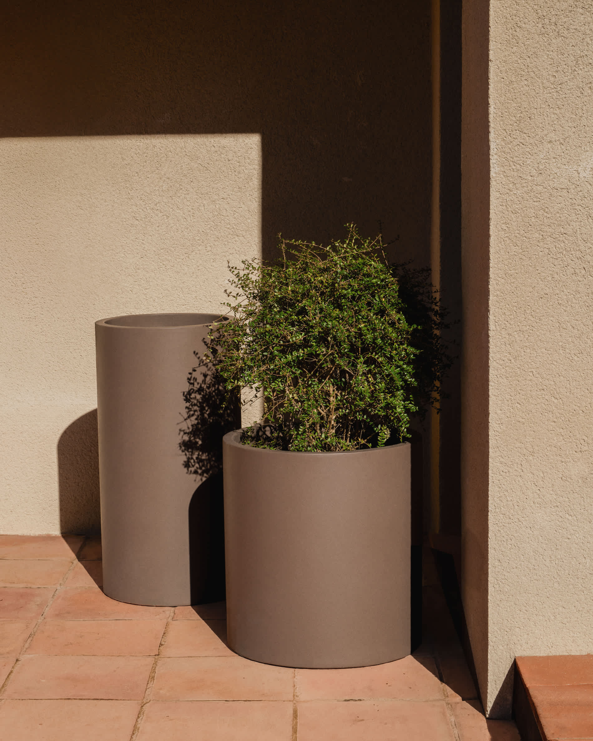 Aiguablava brown cement planter Ø 42cm
