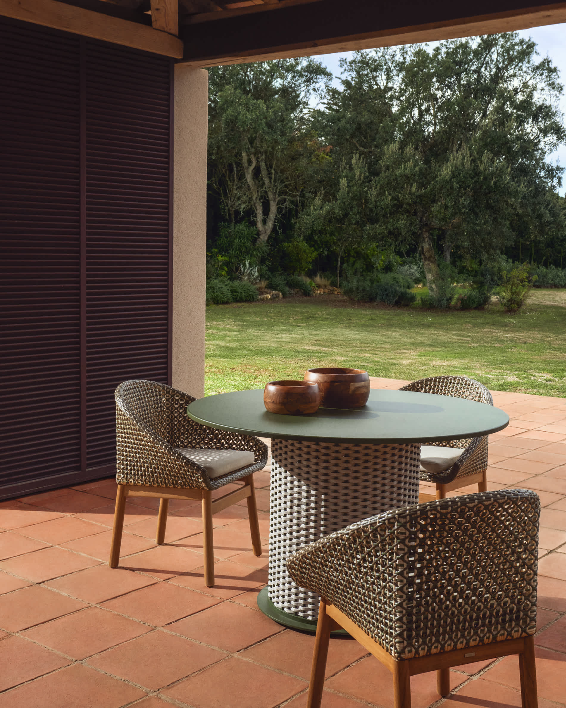 Olbia chair in synthetic rattan and FSC 100% solid teak wood