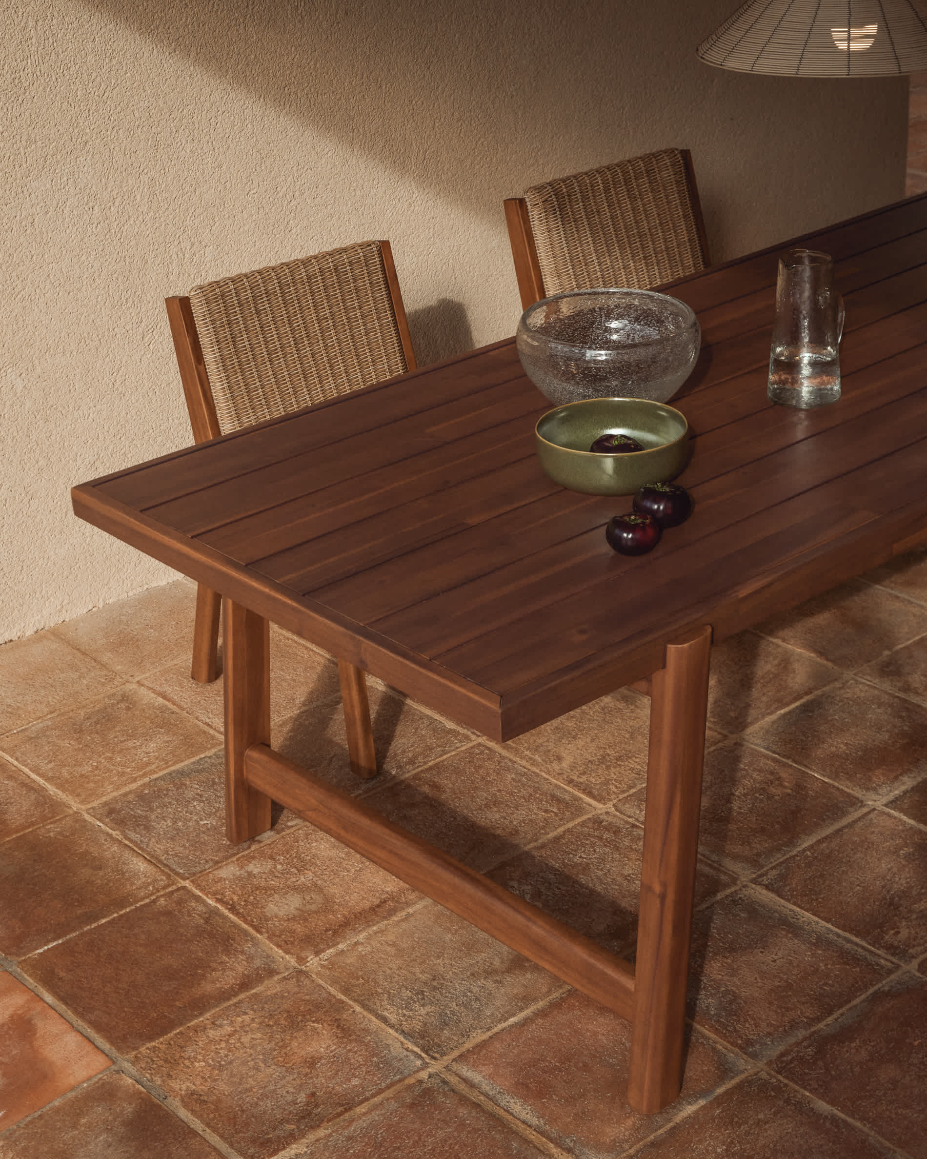 Itani outdoor table in solid acacia wood 240 x 100cm FSC 100%