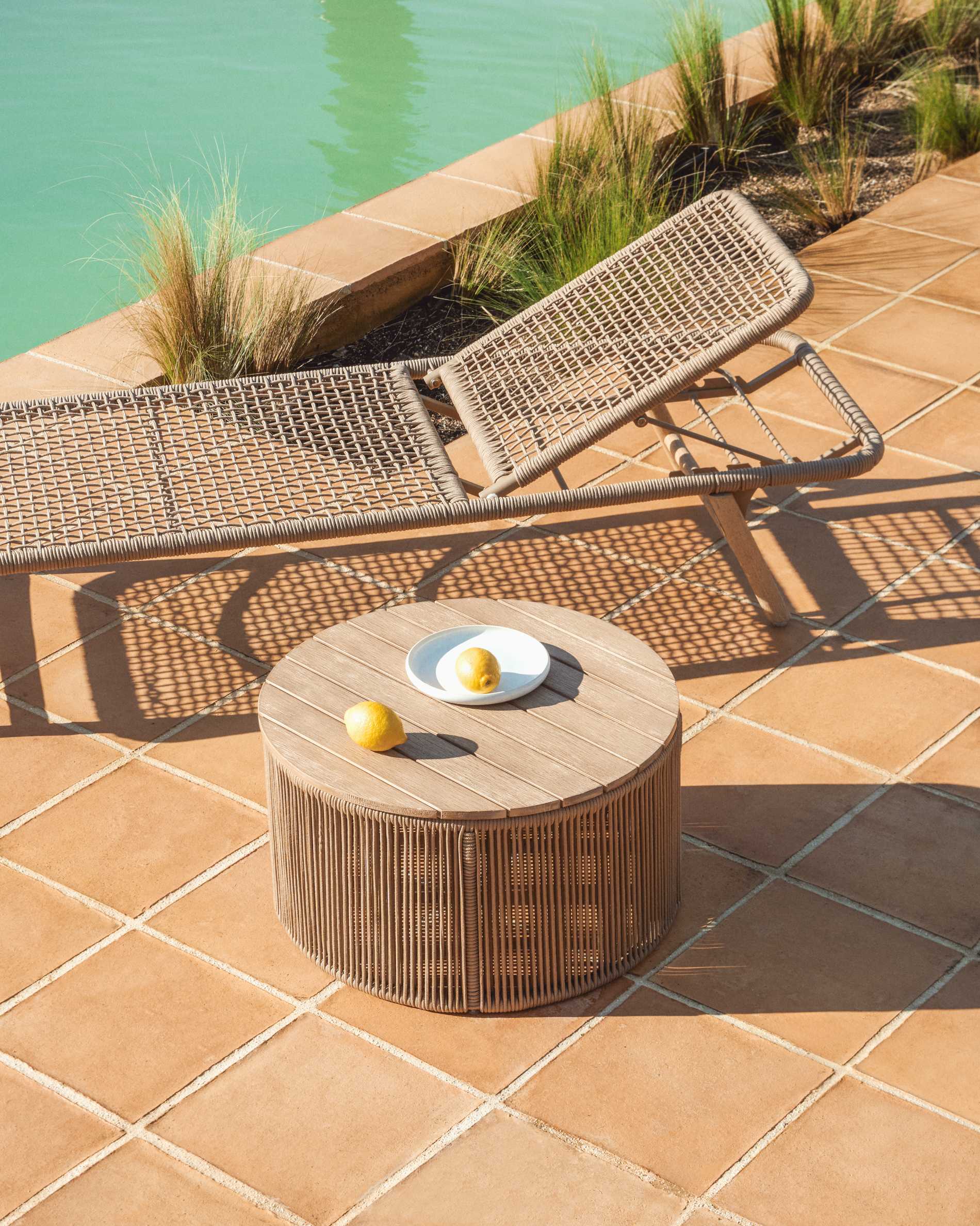 Dandara coffee table made of steel, beige cord and solid acacia wood, Ø60 cm FSC 100%