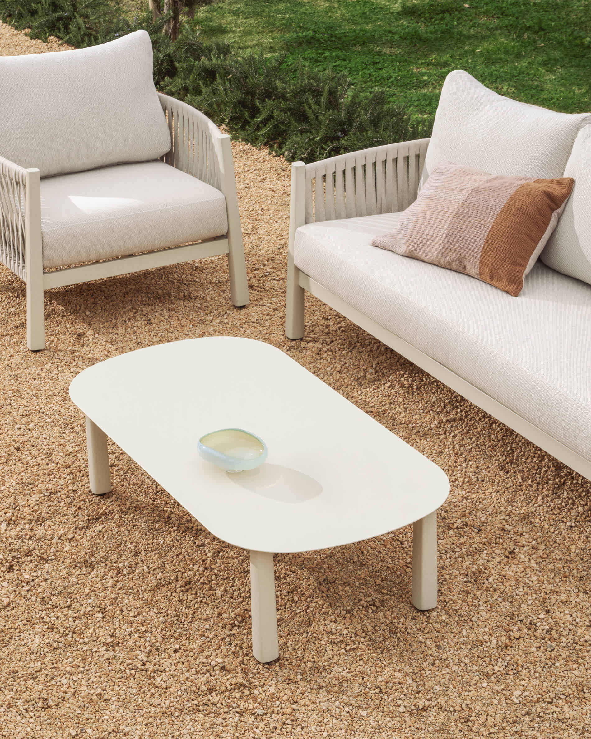 Nodila white glass centrepiece 19 x 14cm