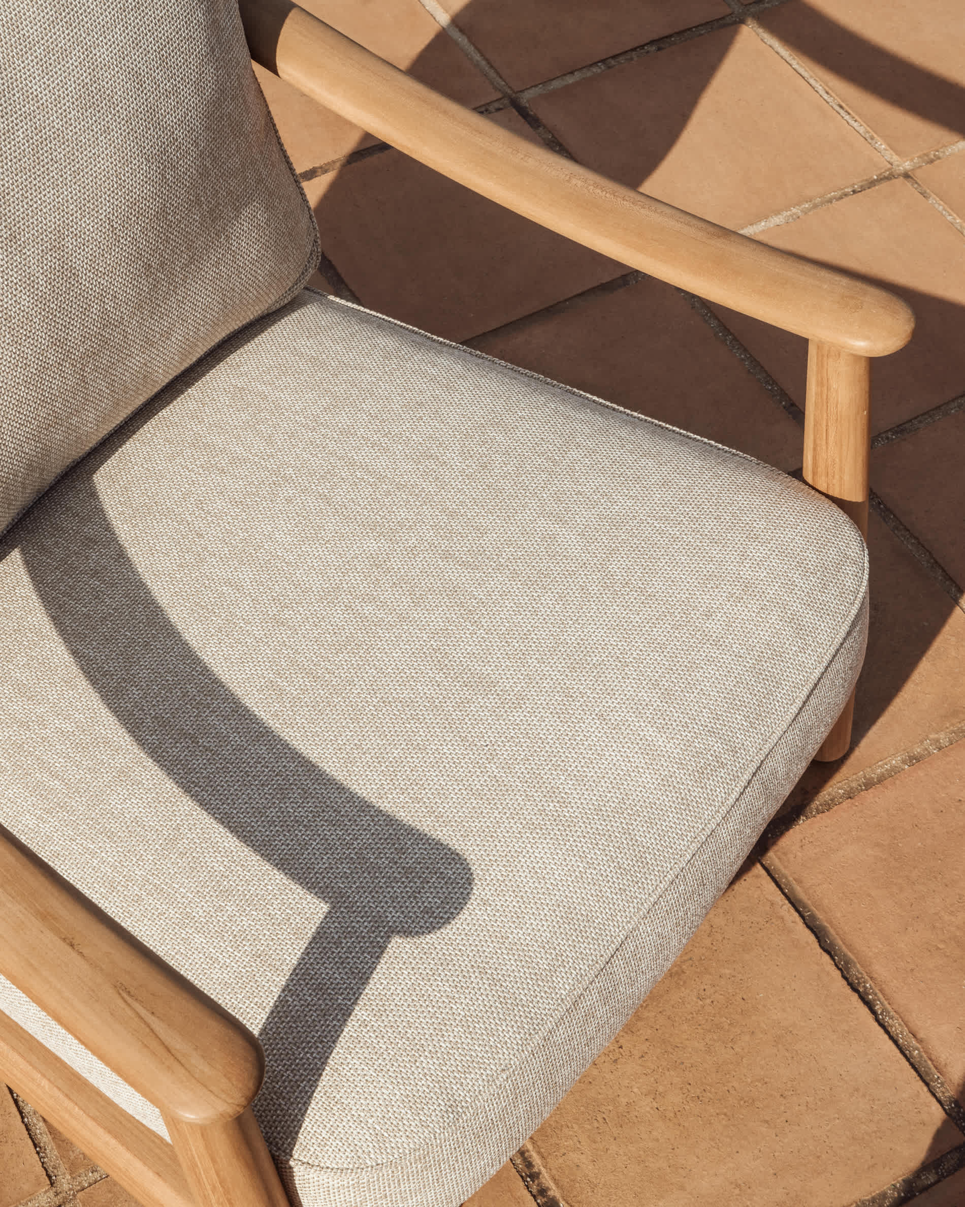 Elunda outdoor armchair in solid teak wood FSC 100%