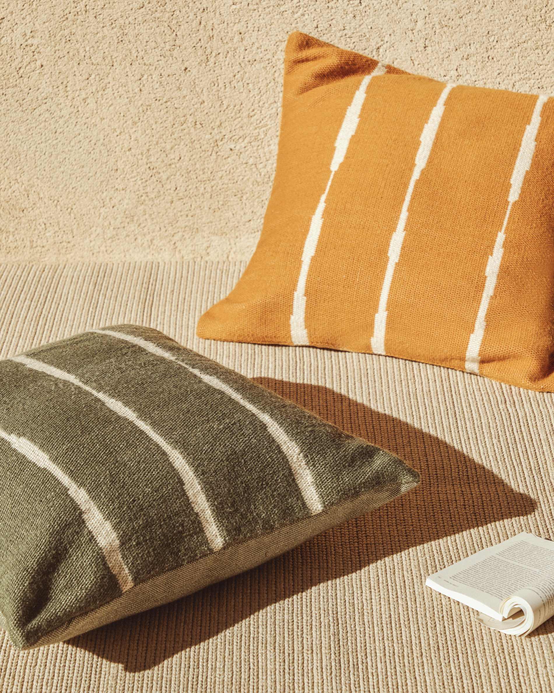 Daila orange 100% PET floor cushion cover with Ikat graphic 70 x 70 cm
