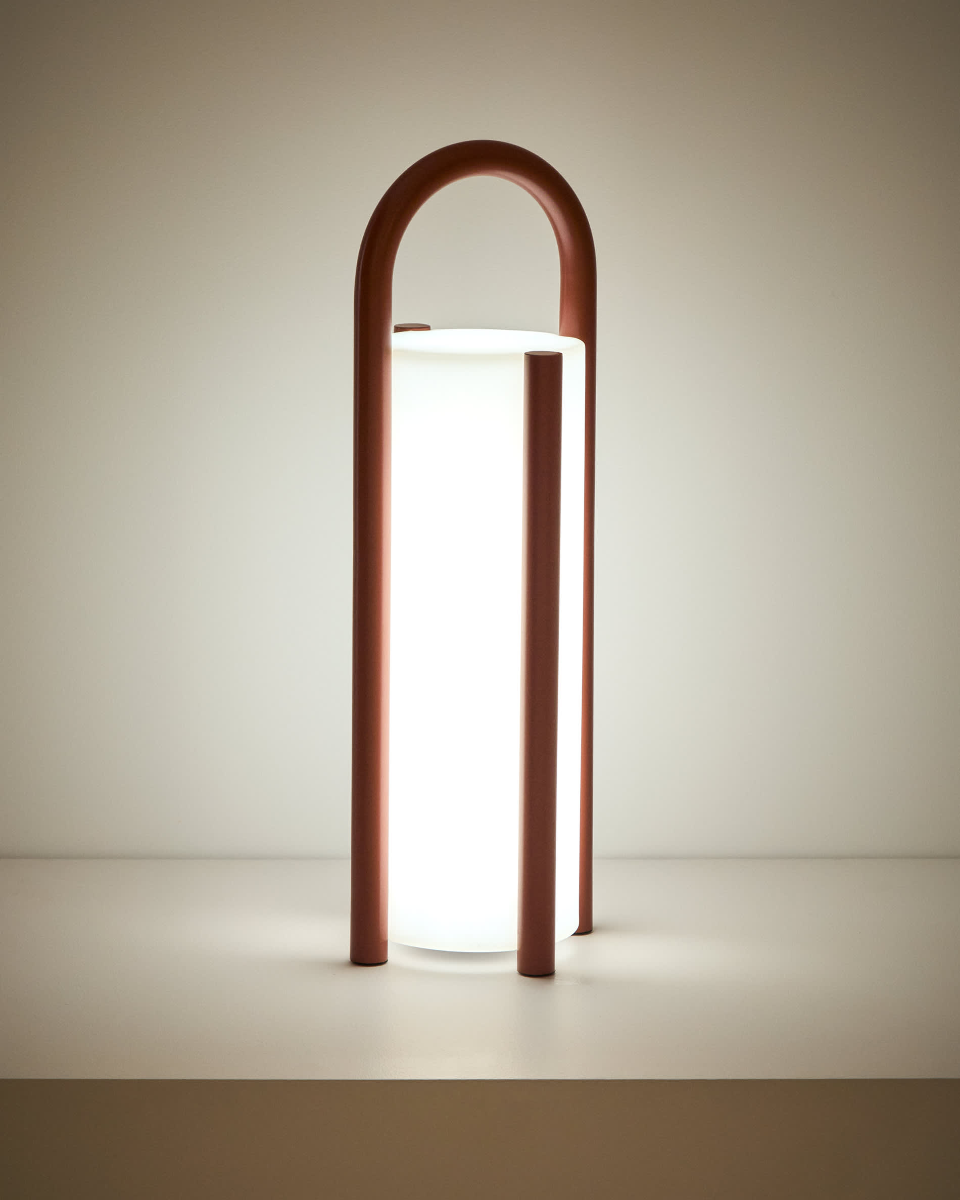 Leros large portable table lamp in terracotta polyethylene and steel