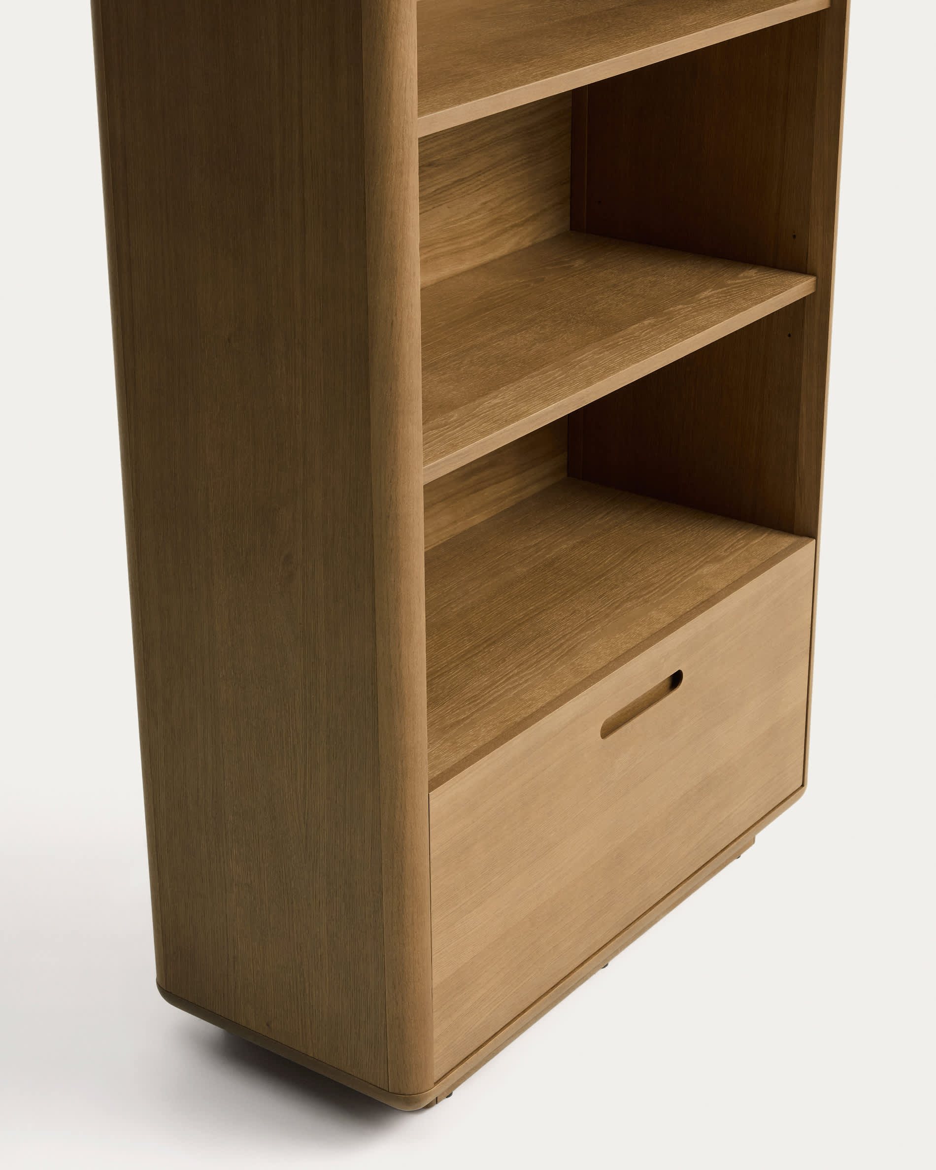 Arelida shelving unit made of oak veneer and solid oak wood with light brown finish 90 x 185 cm FSC Mix Credit