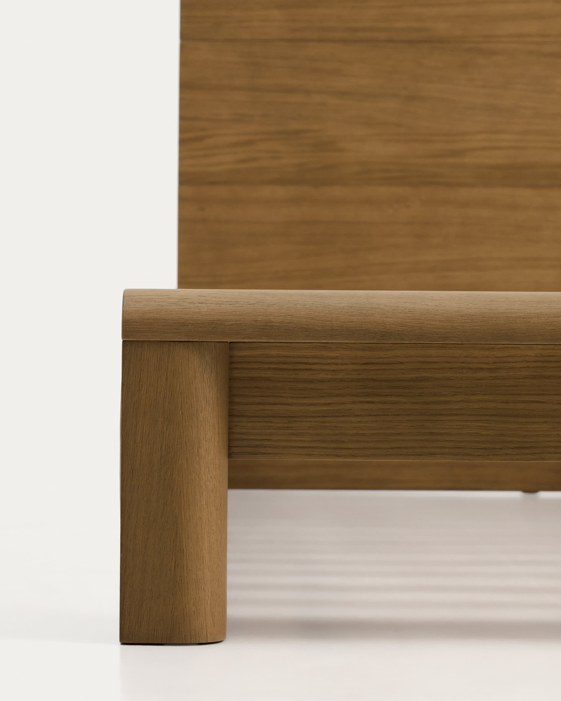 Arelida bed made of oak veneer and solid oak wood with light brown finish for 180 x 200 cm mattress FSC Mix Credit