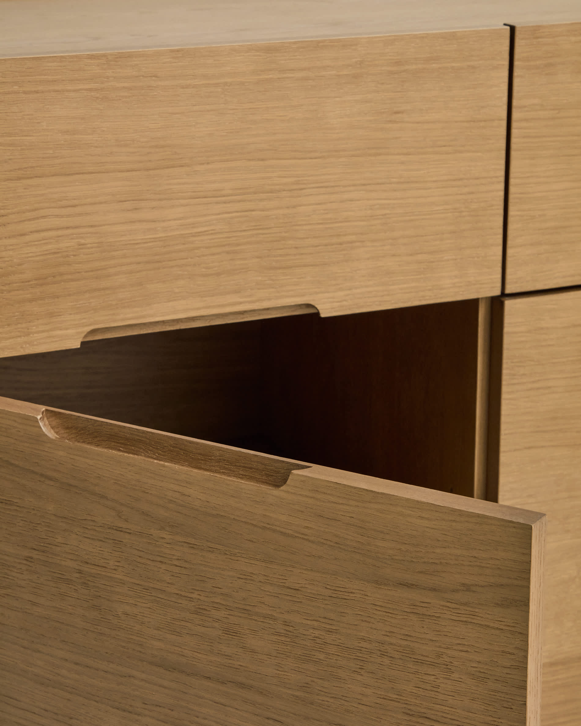 Arelida sideboard in oak veneer and solid oak wood with light brown finish 200 x 80 cm FSC Mix Credit
