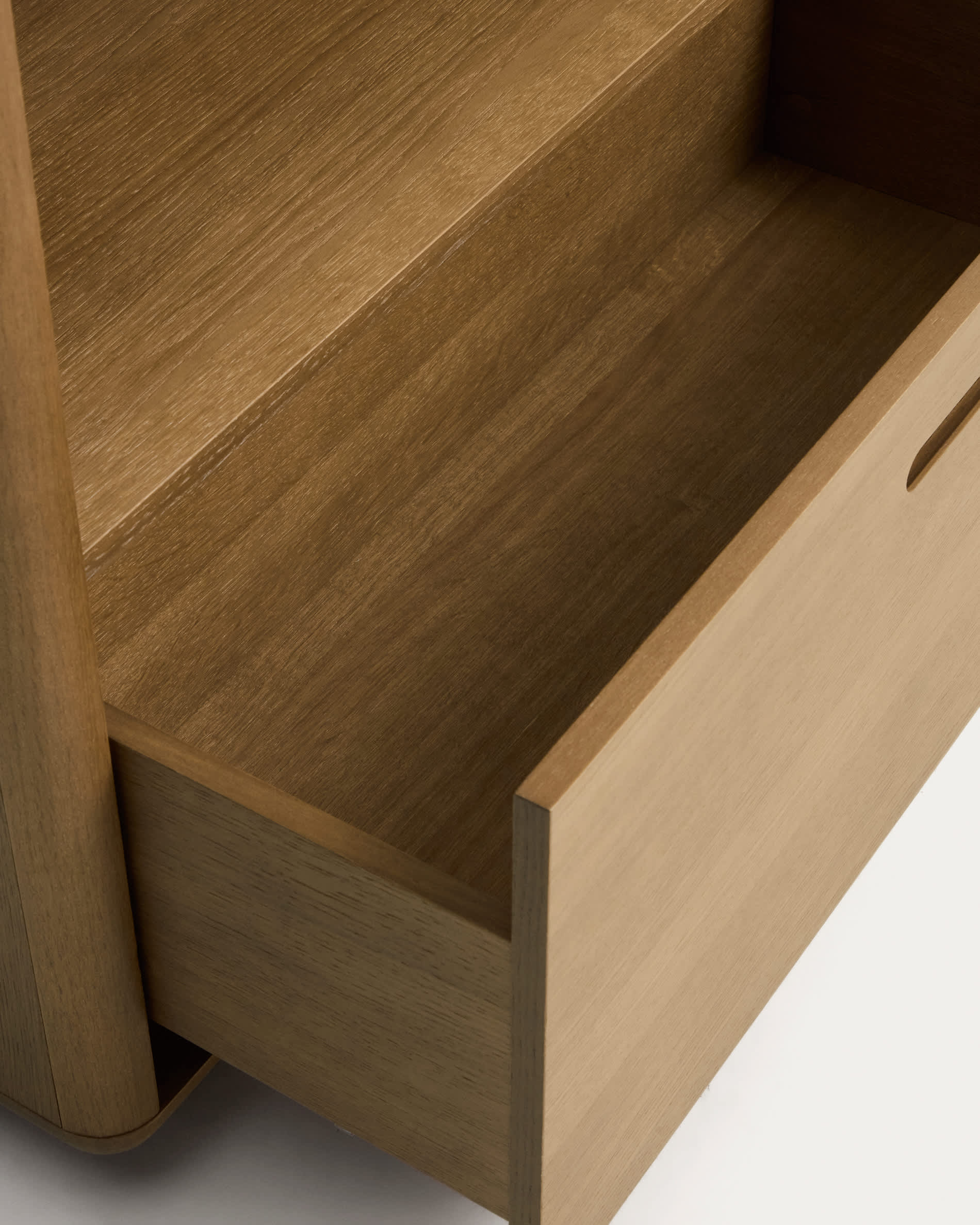 Arelida shelving unit made of oak veneer and solid oak wood with light brown finish 90 x 185 cm FSC Mix Credit