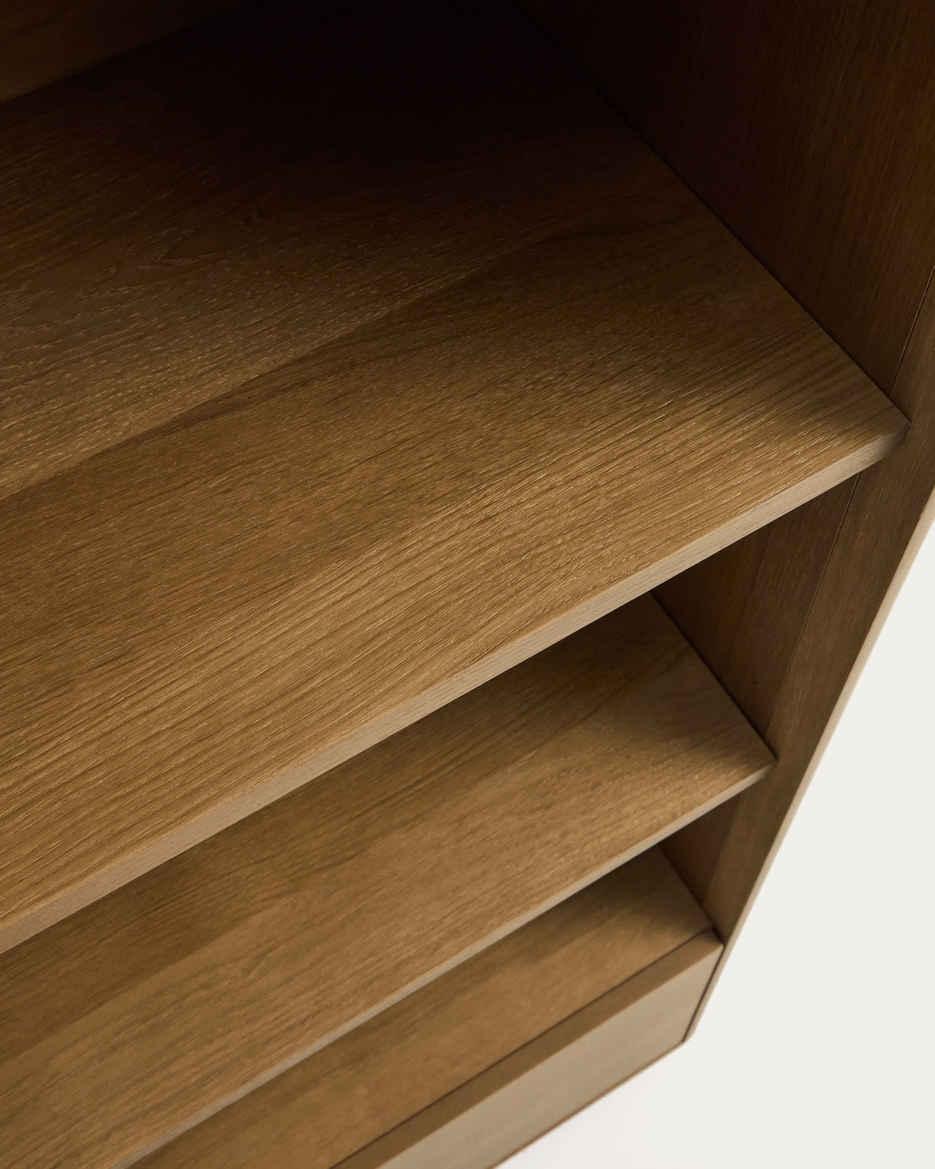 Arelida shelving unit made of oak veneer and solid oak wood with light brown finish 90 x 185 cm FSC Mix Credit