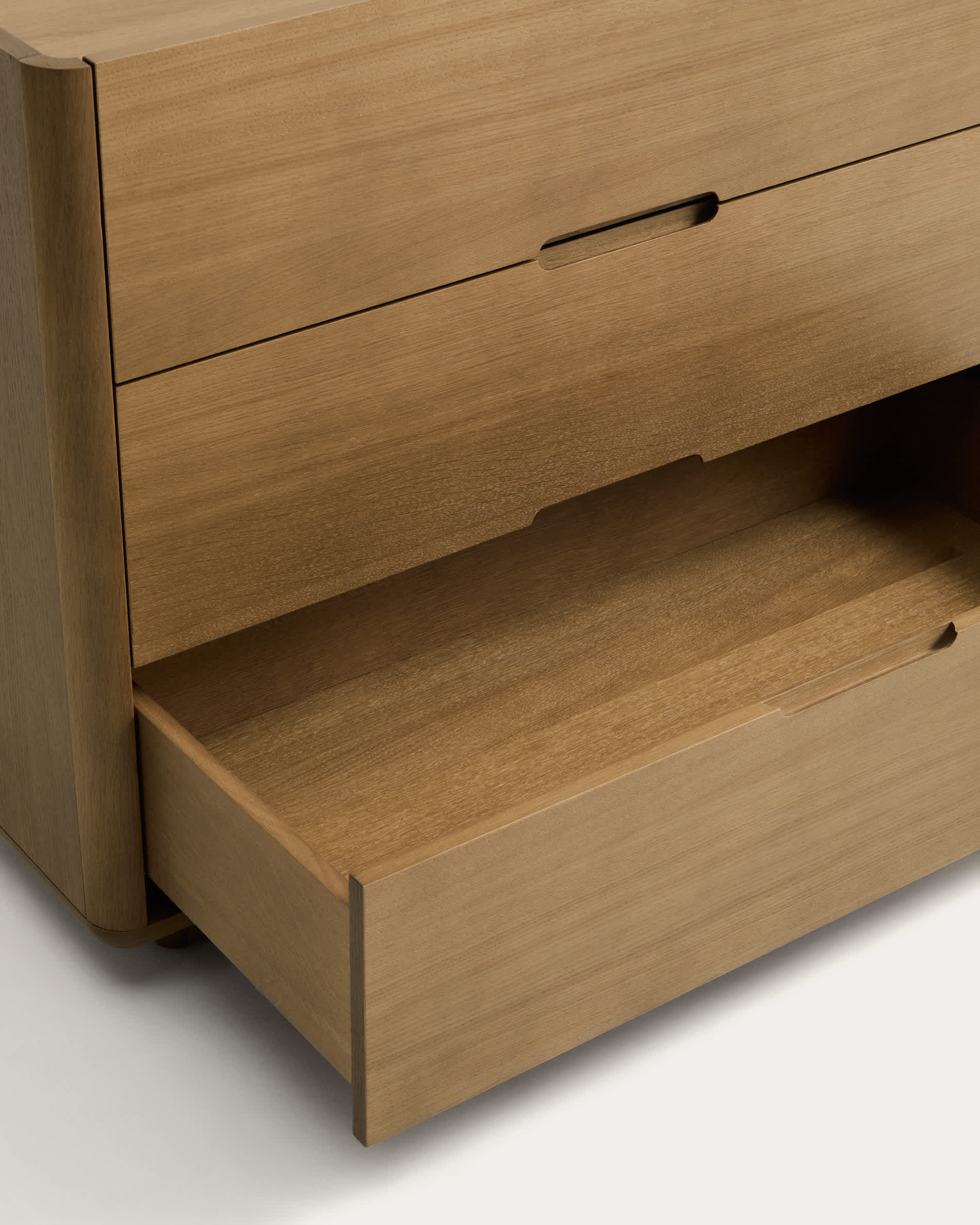 Arelida chest of drawers made of oak veneer and solid oak wood with light brown finish 100 x 80 cm FSC Mix Credit