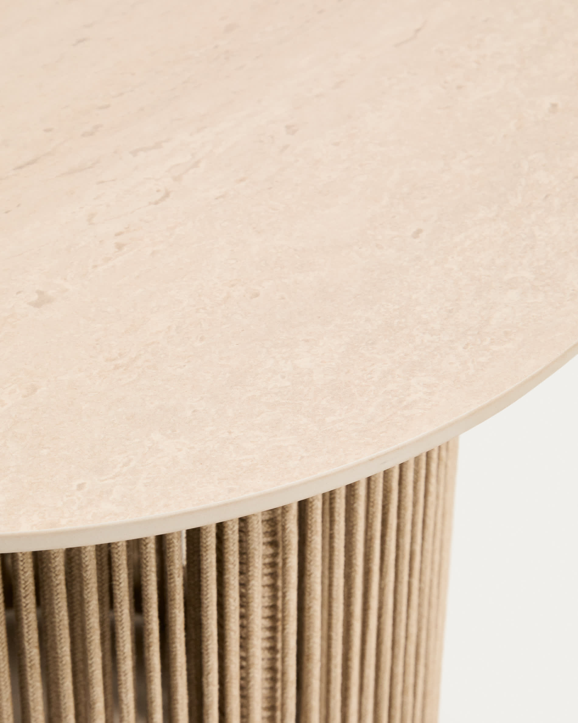 Orosei outdoor side table in sintered stone, aluminium and ecru rope Ø 55 cm