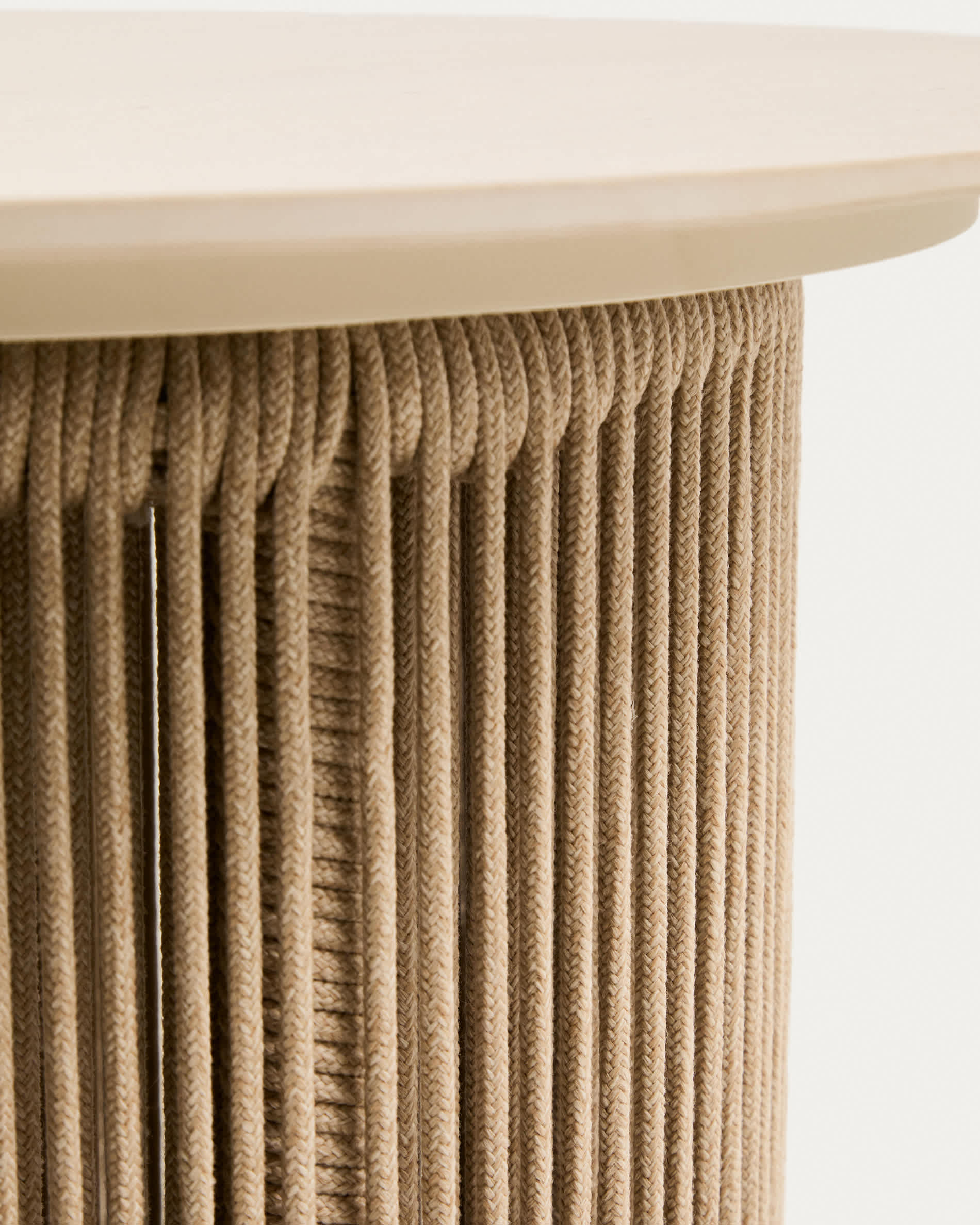 Orosei outdoor side table in sintered stone, aluminium and ecru rope Ø 55 cm