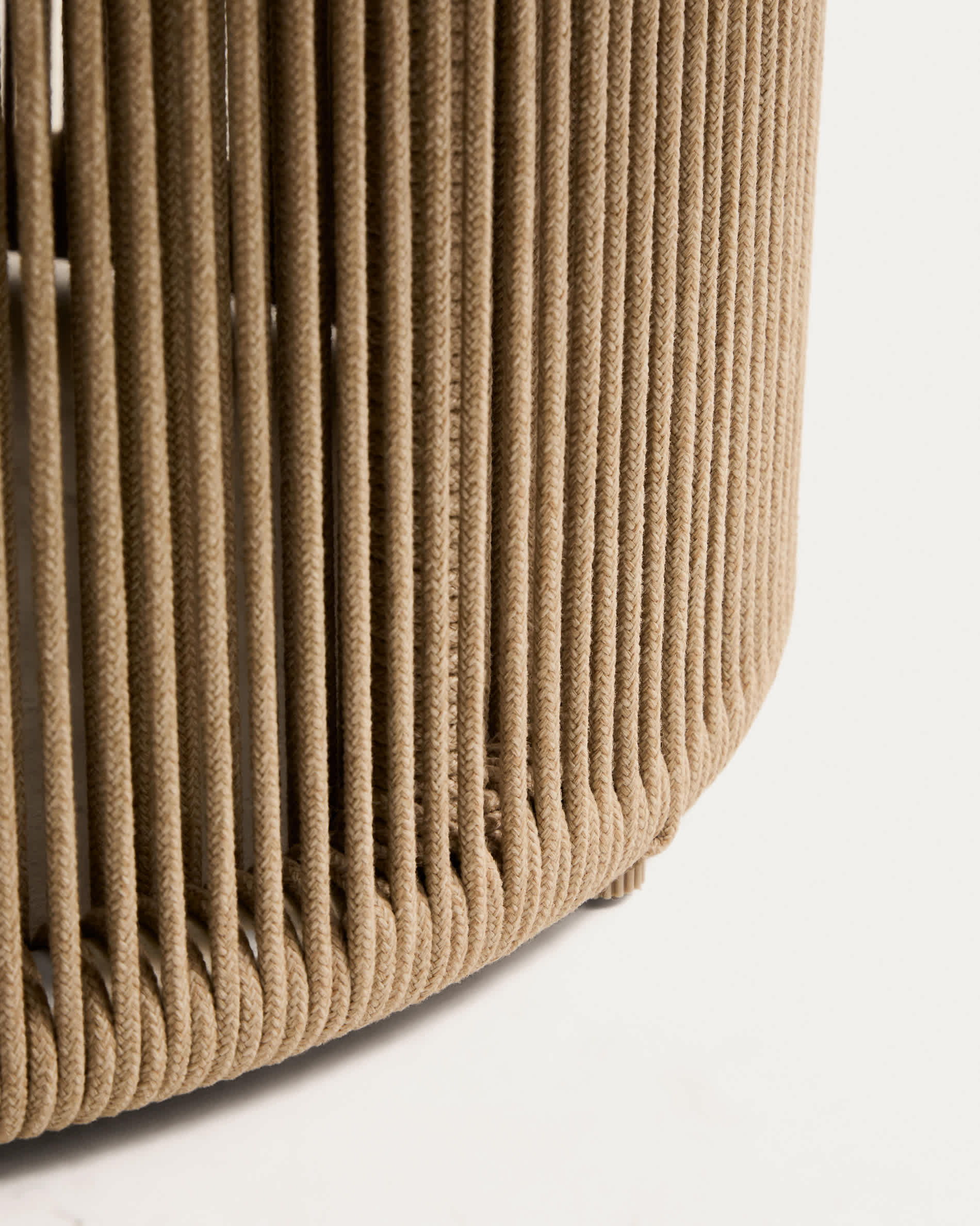 Orosei outdoor coffee table in sintered stone, ecru aluminium and beige rope Ø 90 cm